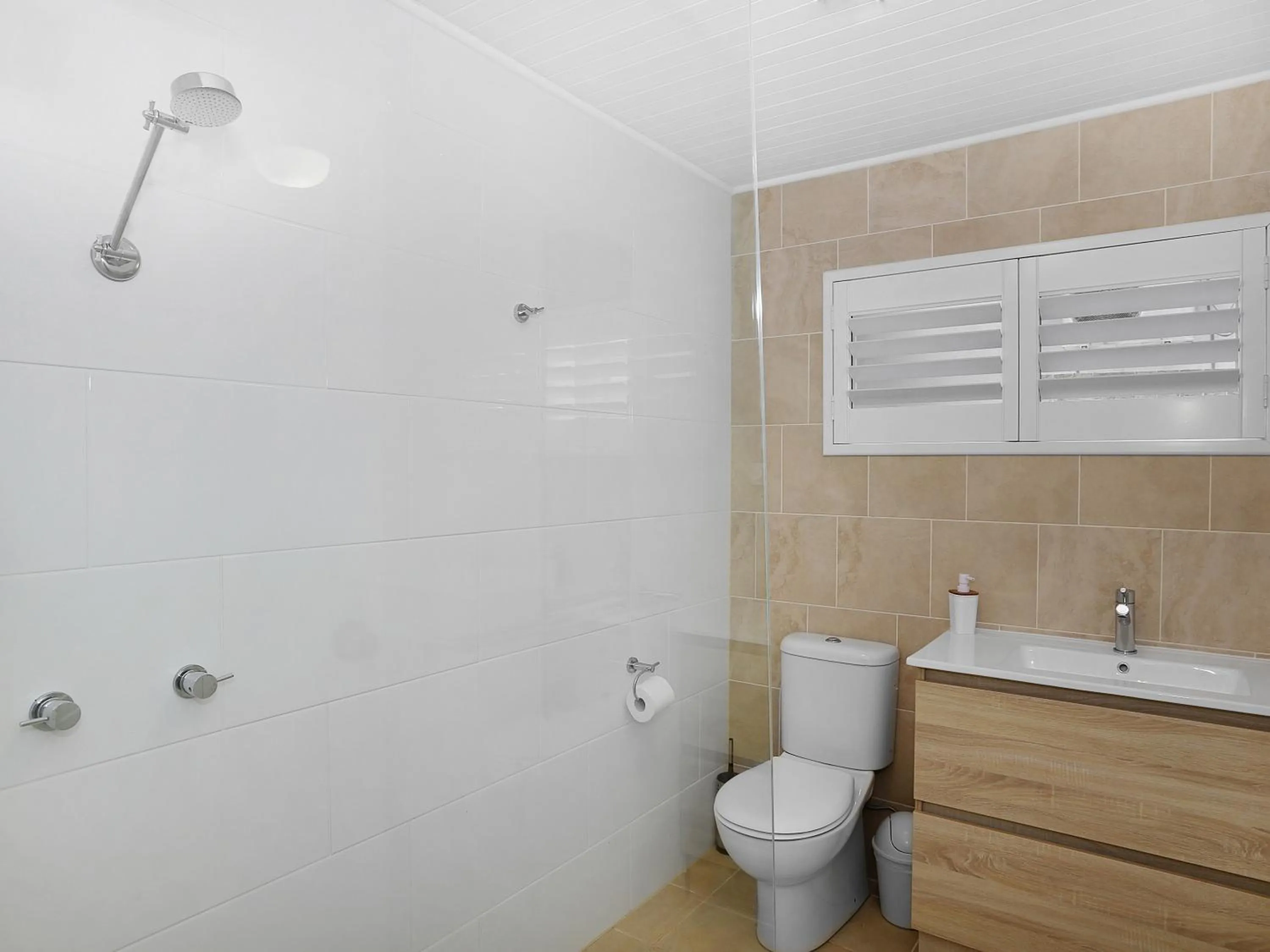 Shower in Blue River Apartments