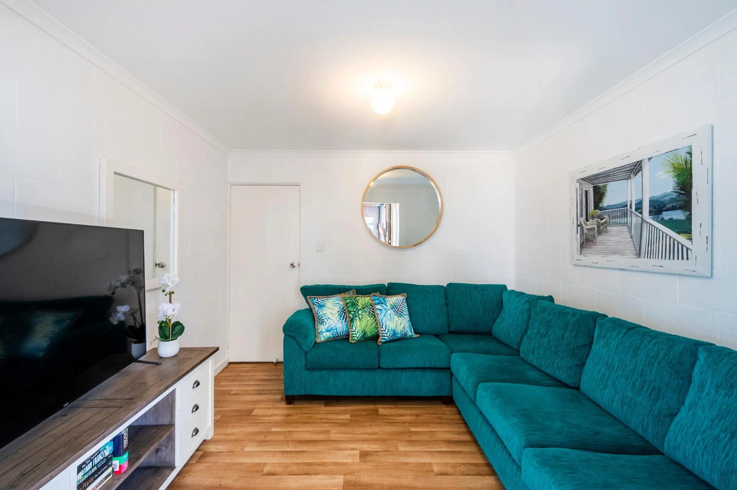 TV and multimedia in Blue River Apartments