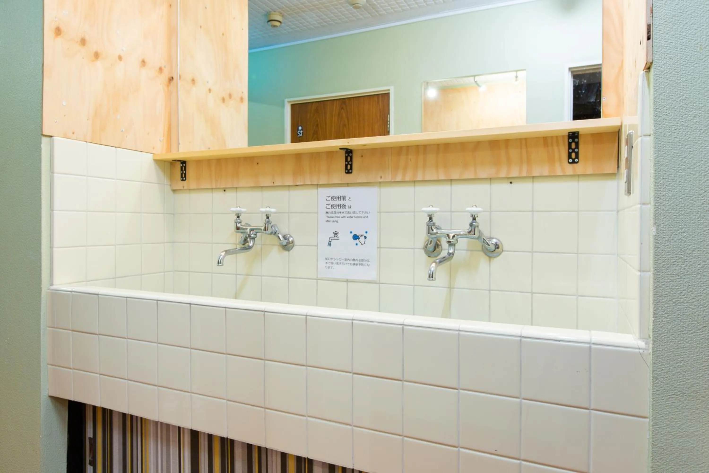 Bathroom in Shinagawa-shuku Guest House & Tours