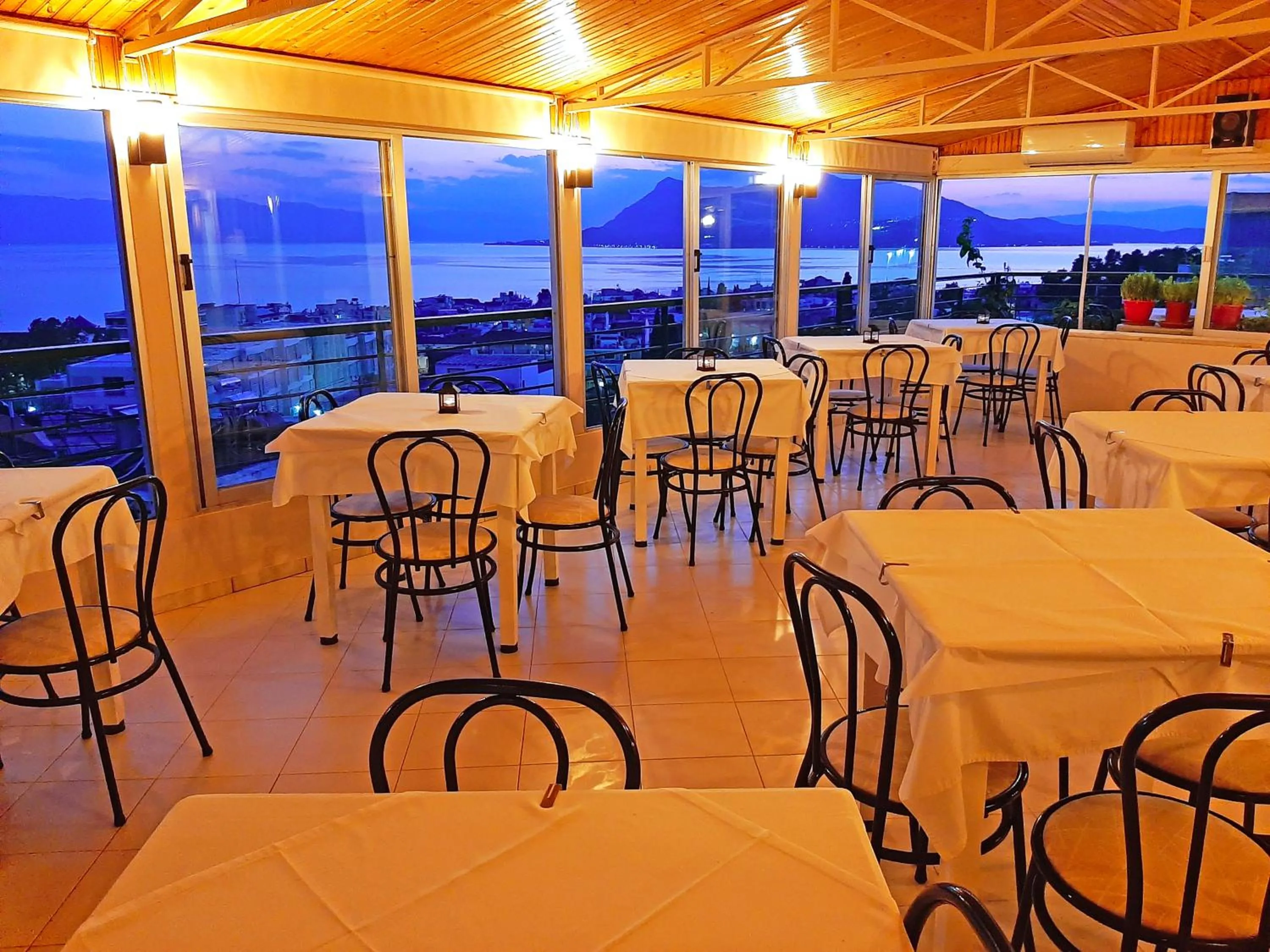 Restaurant/places to eat in Mitho Hotel Spa