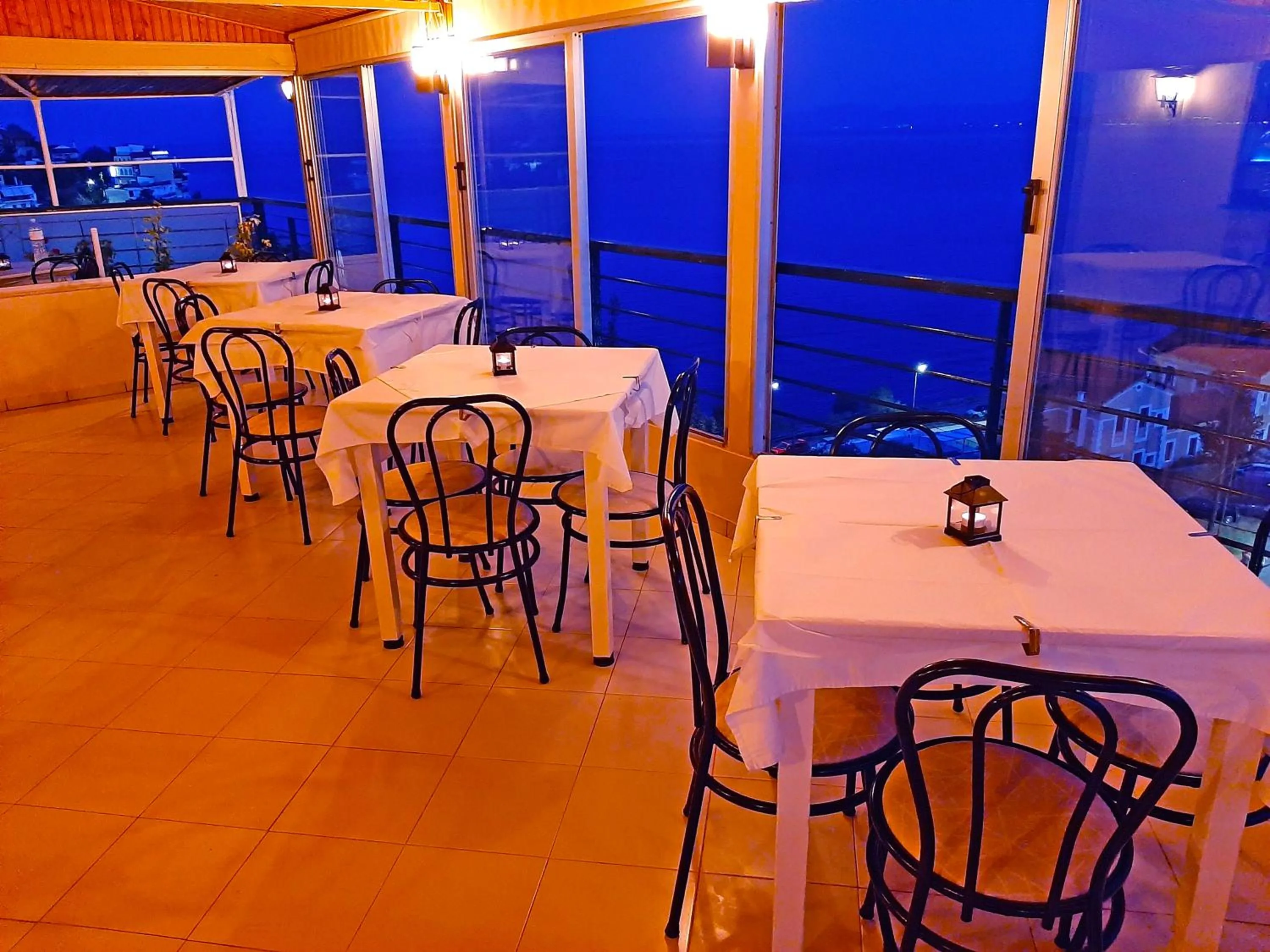 Restaurant/places to eat in Mitho Hotel Spa