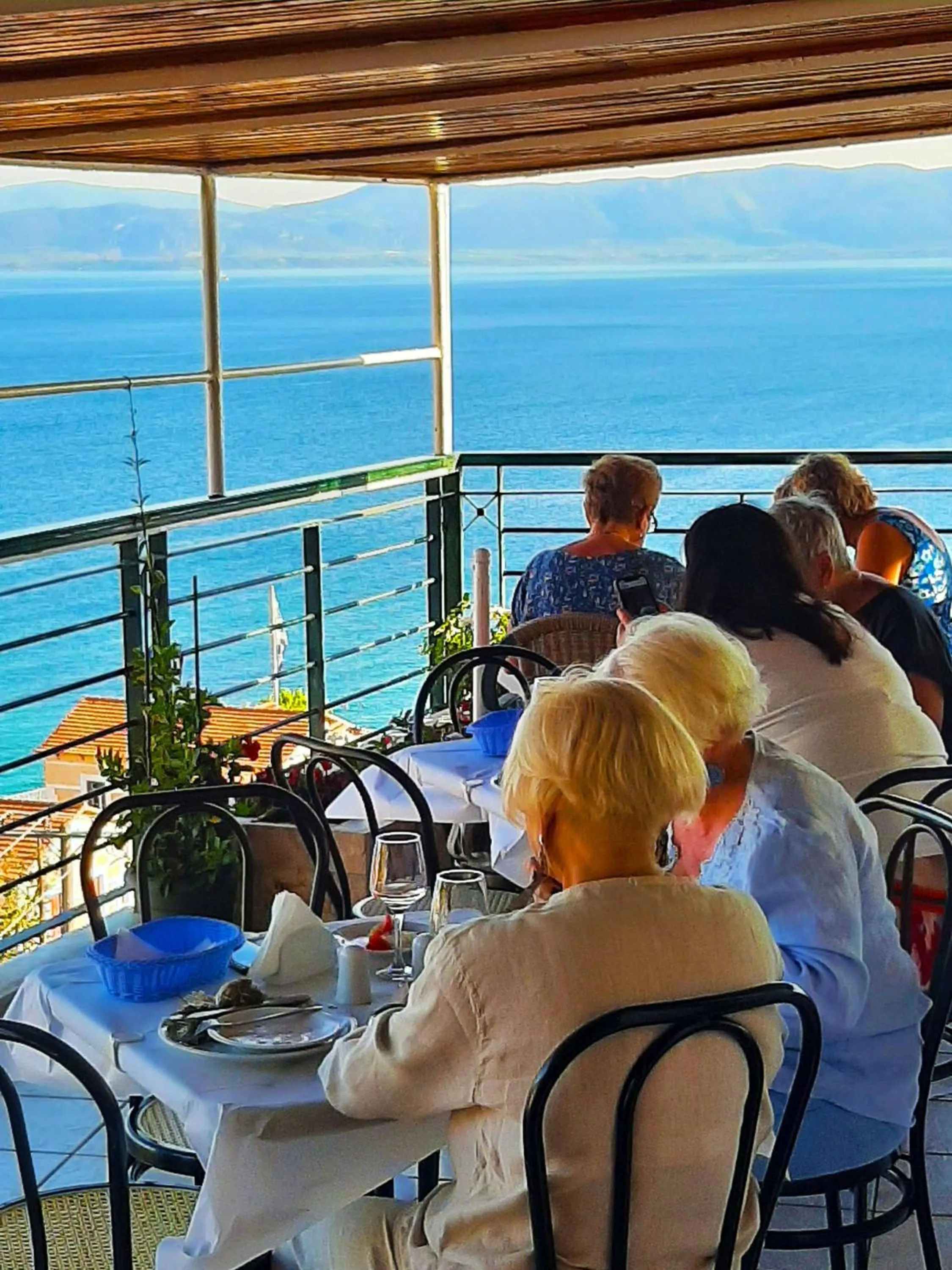 Restaurant/places to eat in Mitho Hotel Spa