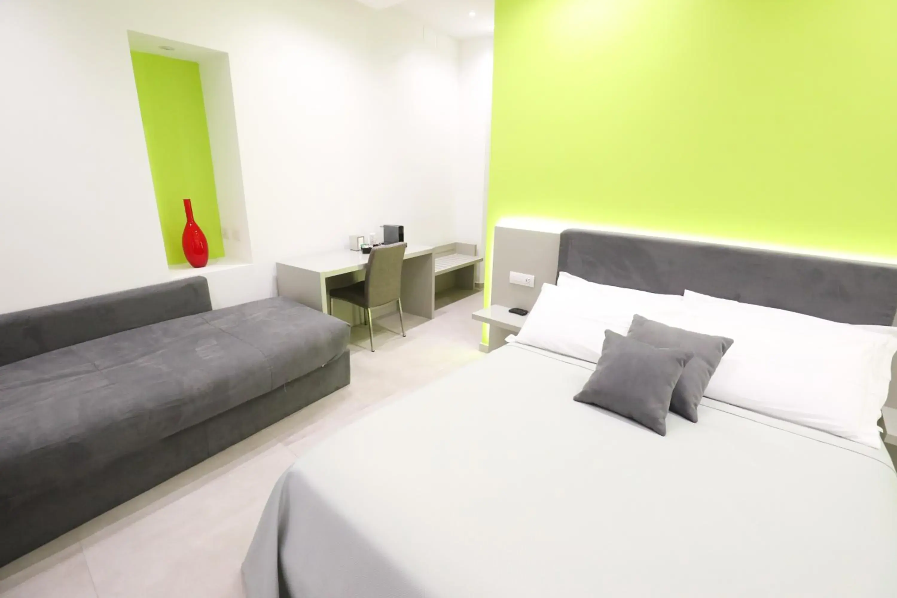 Luxury Triple Room - single occupancy in Toledo 16 Luxury Suites Luxury Triple Room - single occupancy in Toledo 16 Luxury Suites