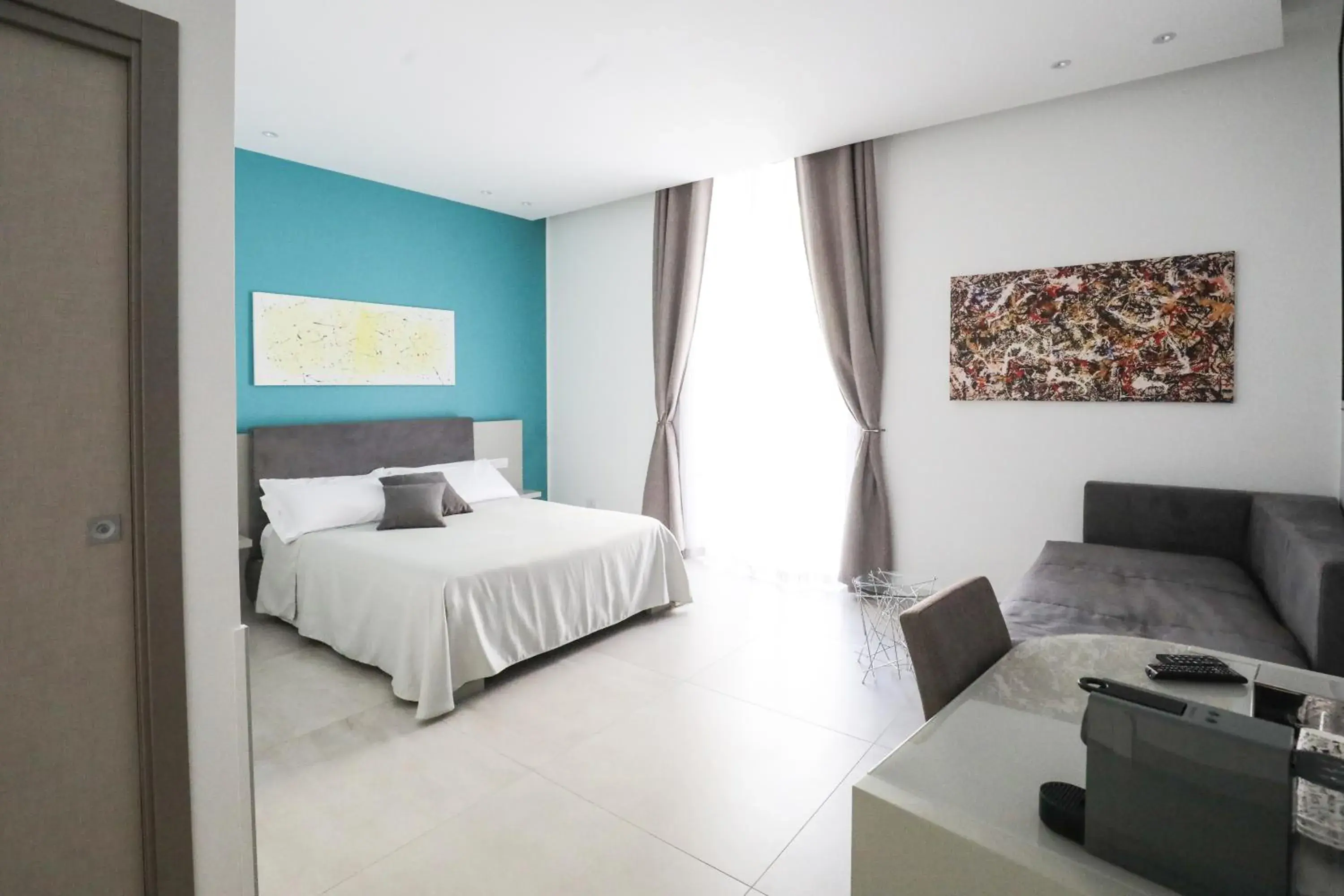 Deluxe Quadruple Room - single occupancy in Toledo 16 Luxury Suites Deluxe Quadruple Room - single occupancy in Toledo 16 Luxury Suites