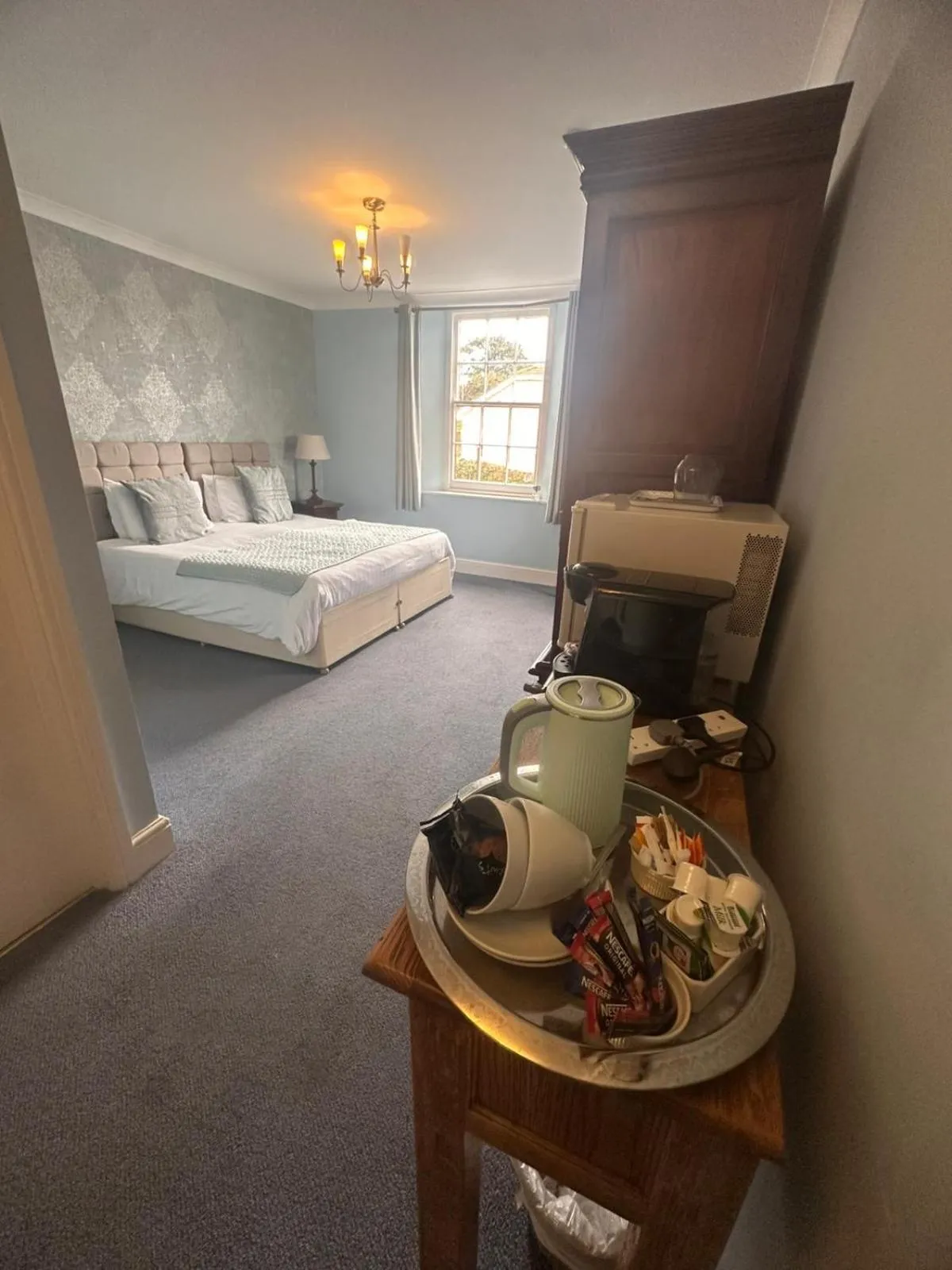 Bed in Manor Inn Galmpton