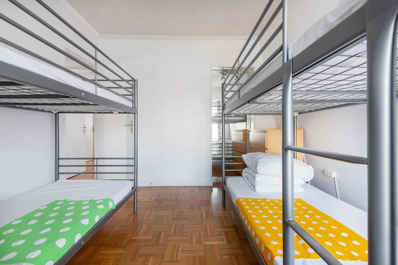 bunk bed in Cameleon Paris Guesthouse
