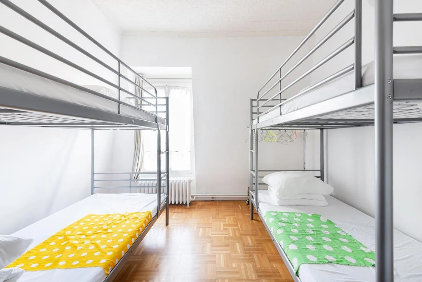 bunk bed in Cameleon Paris Guesthouse