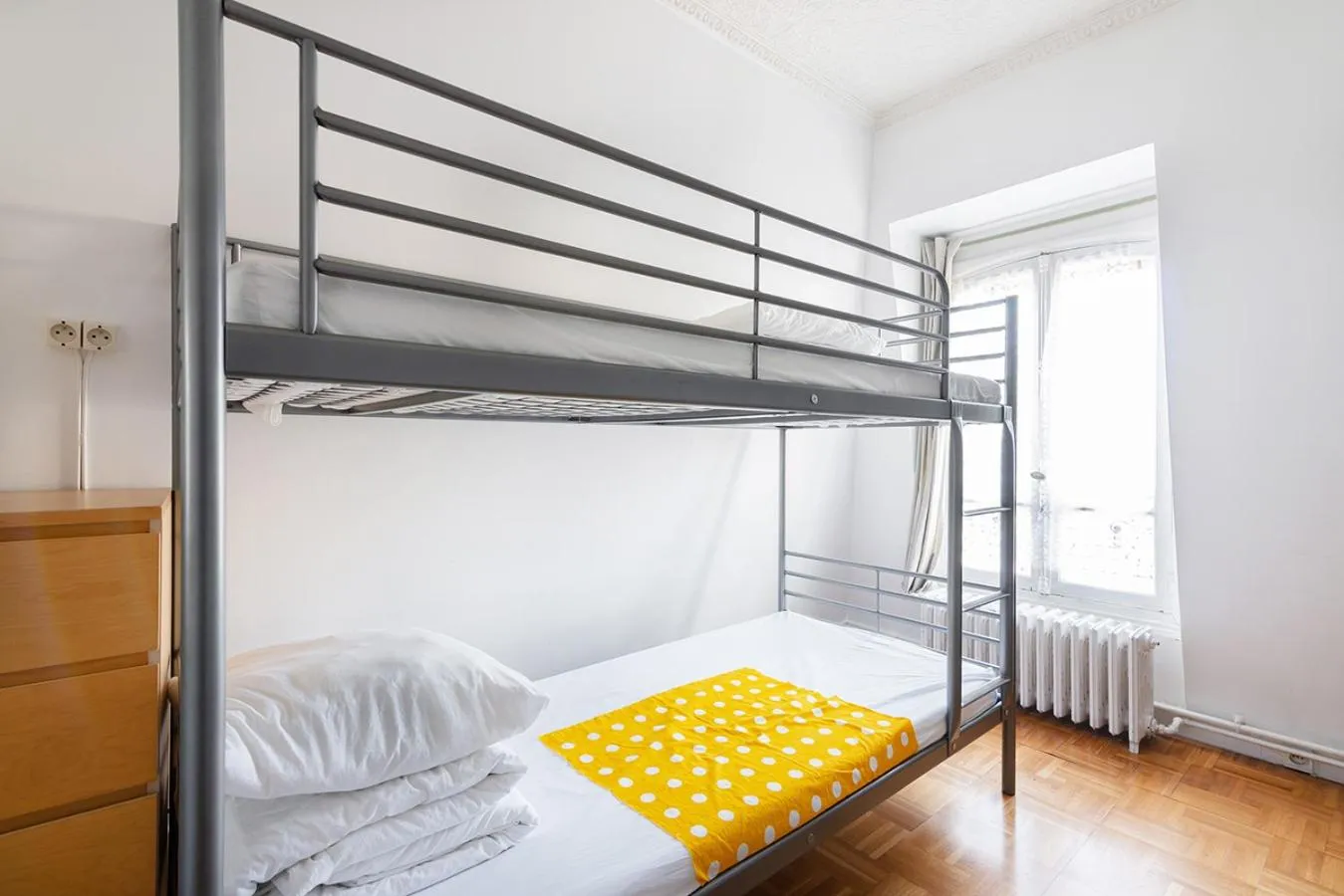 bunk bed in Cameleon Paris Guesthouse