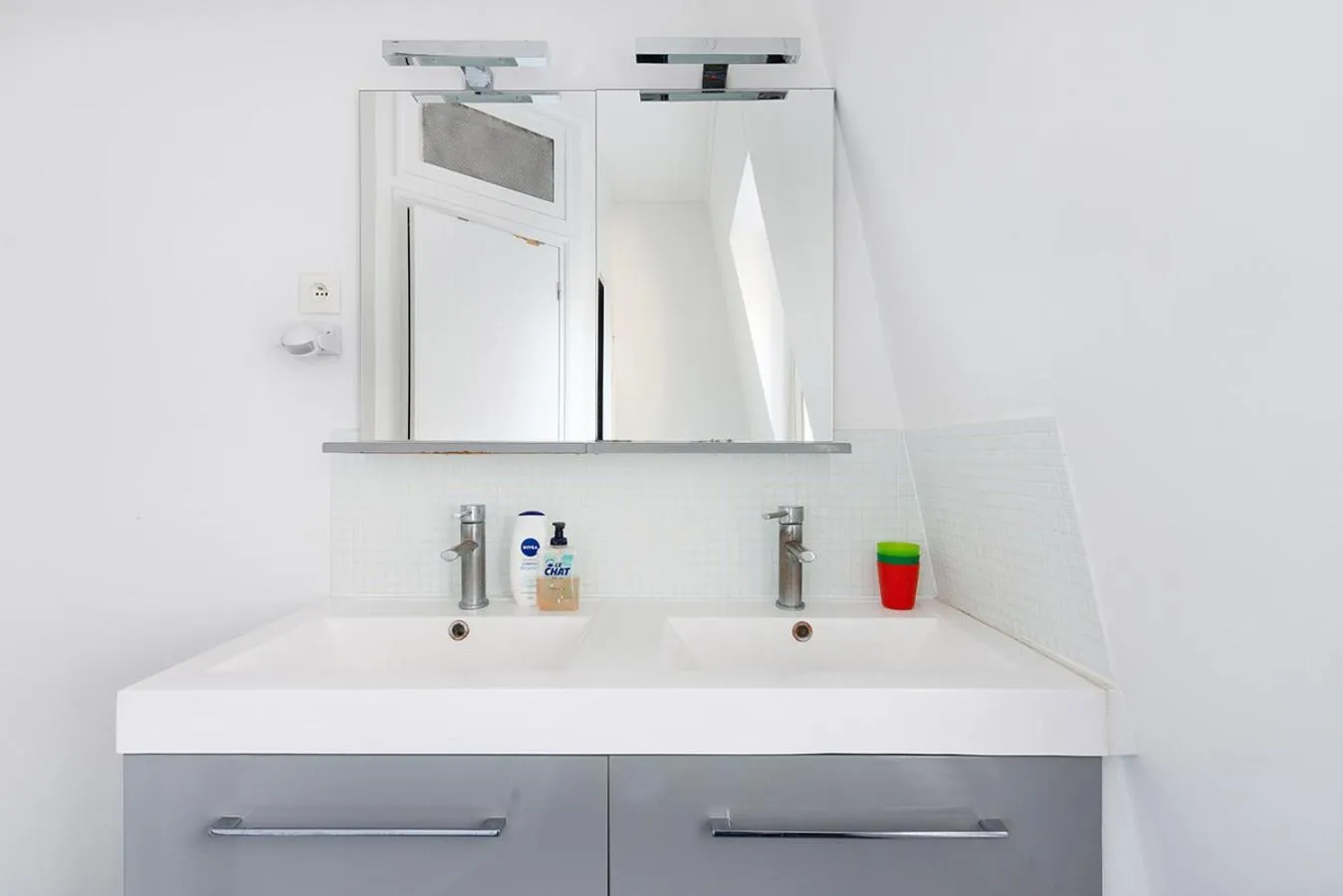 Bathroom in Cameleon Paris Guesthouse