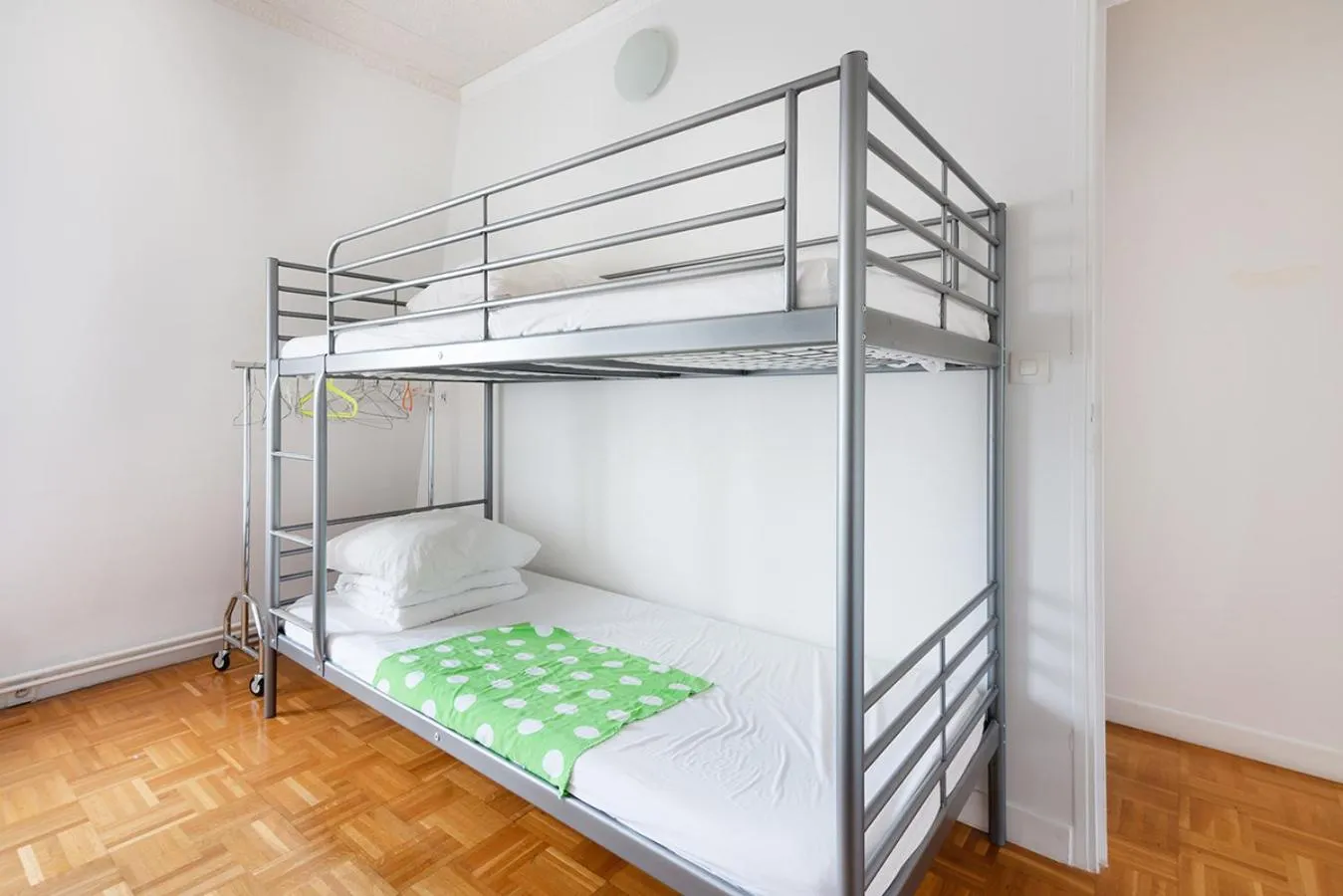bunk bed in Cameleon Paris Guesthouse