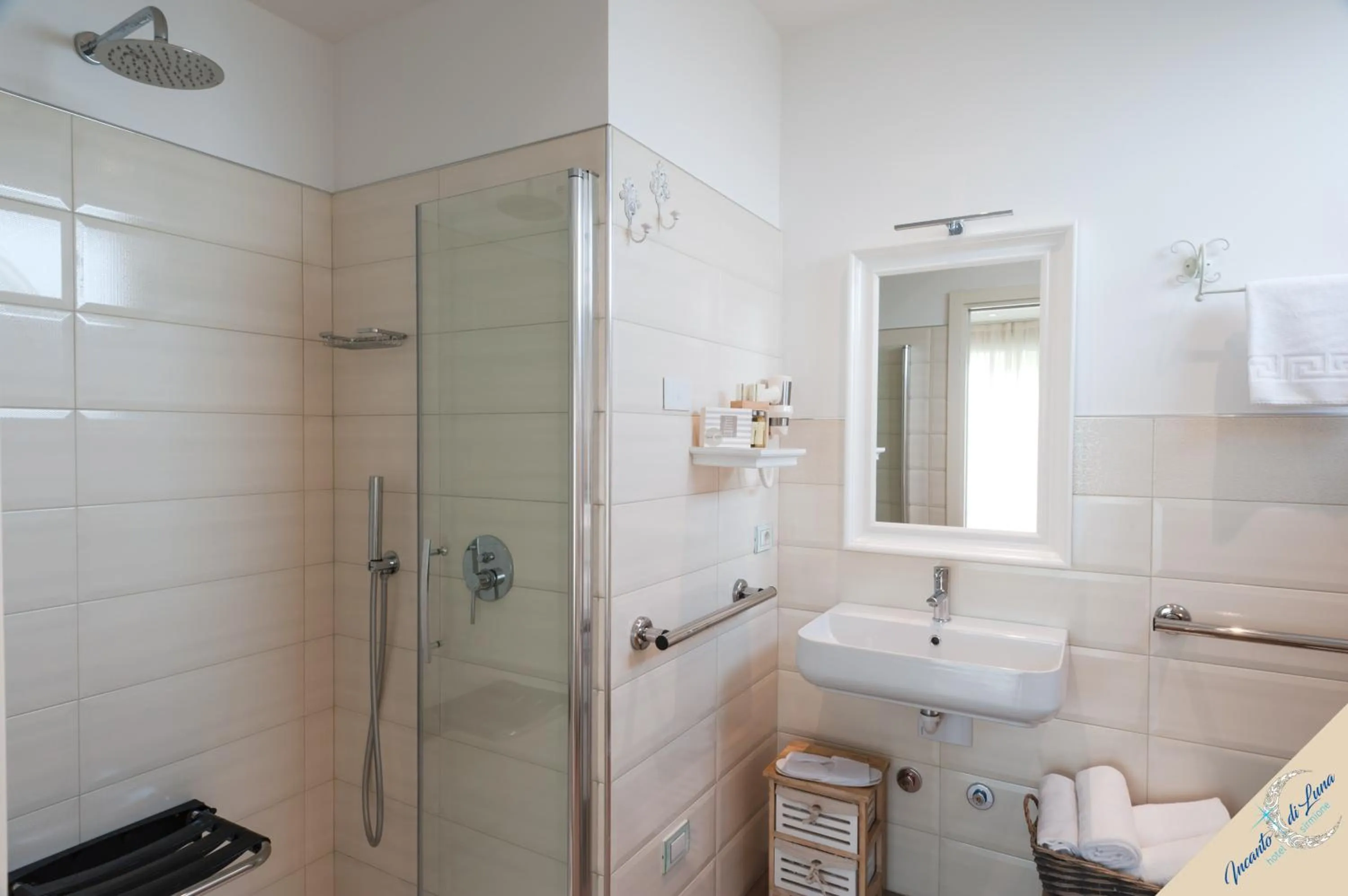 Shower in Incanto di Luna Hotel