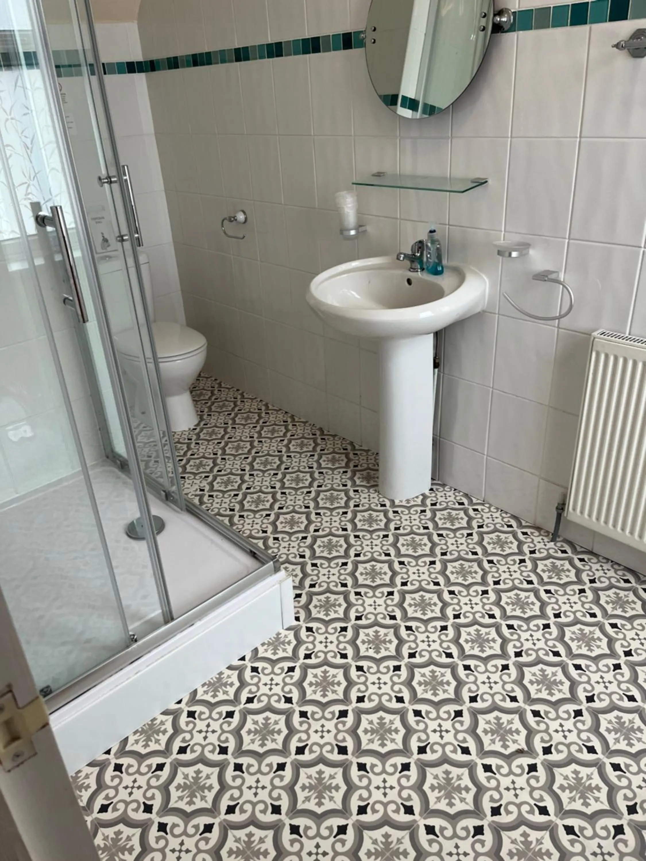 Shower in Oakwell Guest House