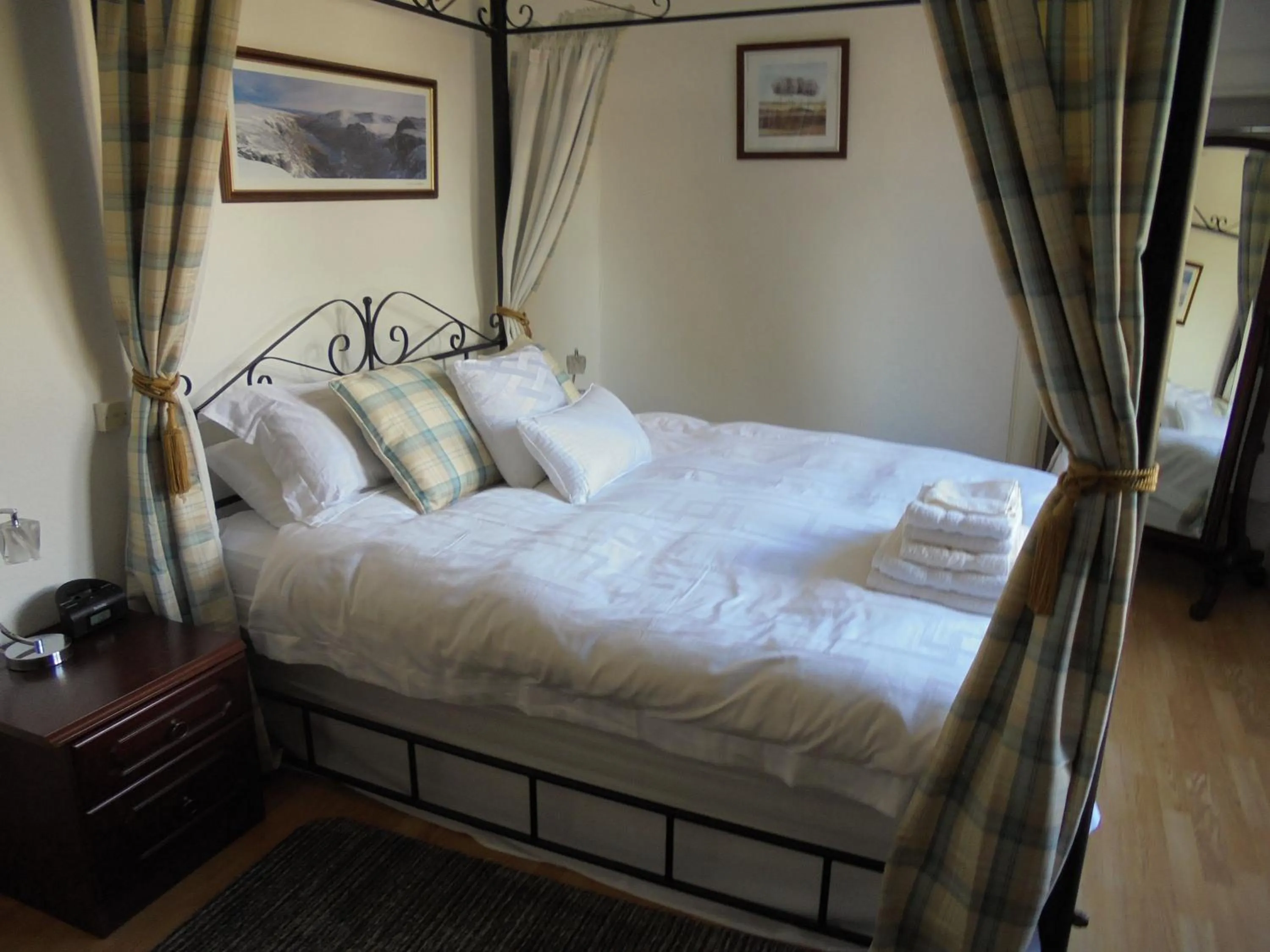 Bed in Avondale House