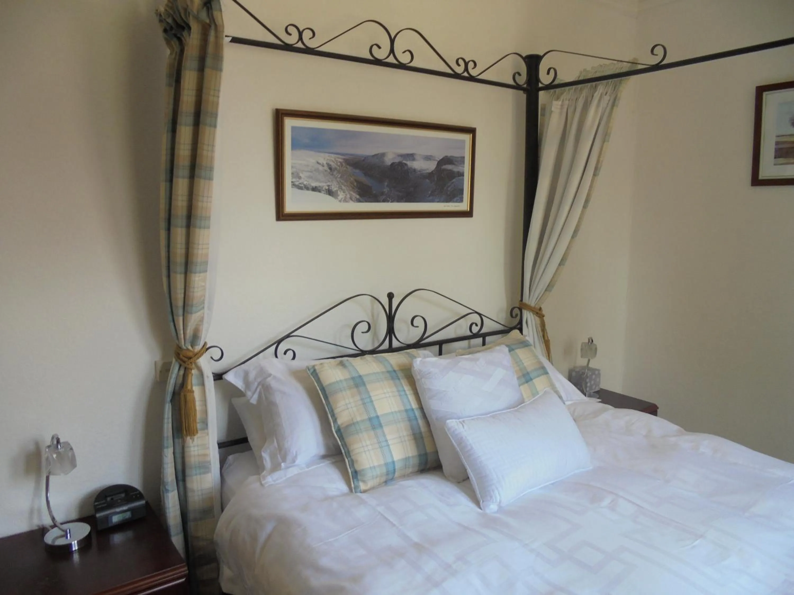 Bed in Avondale House