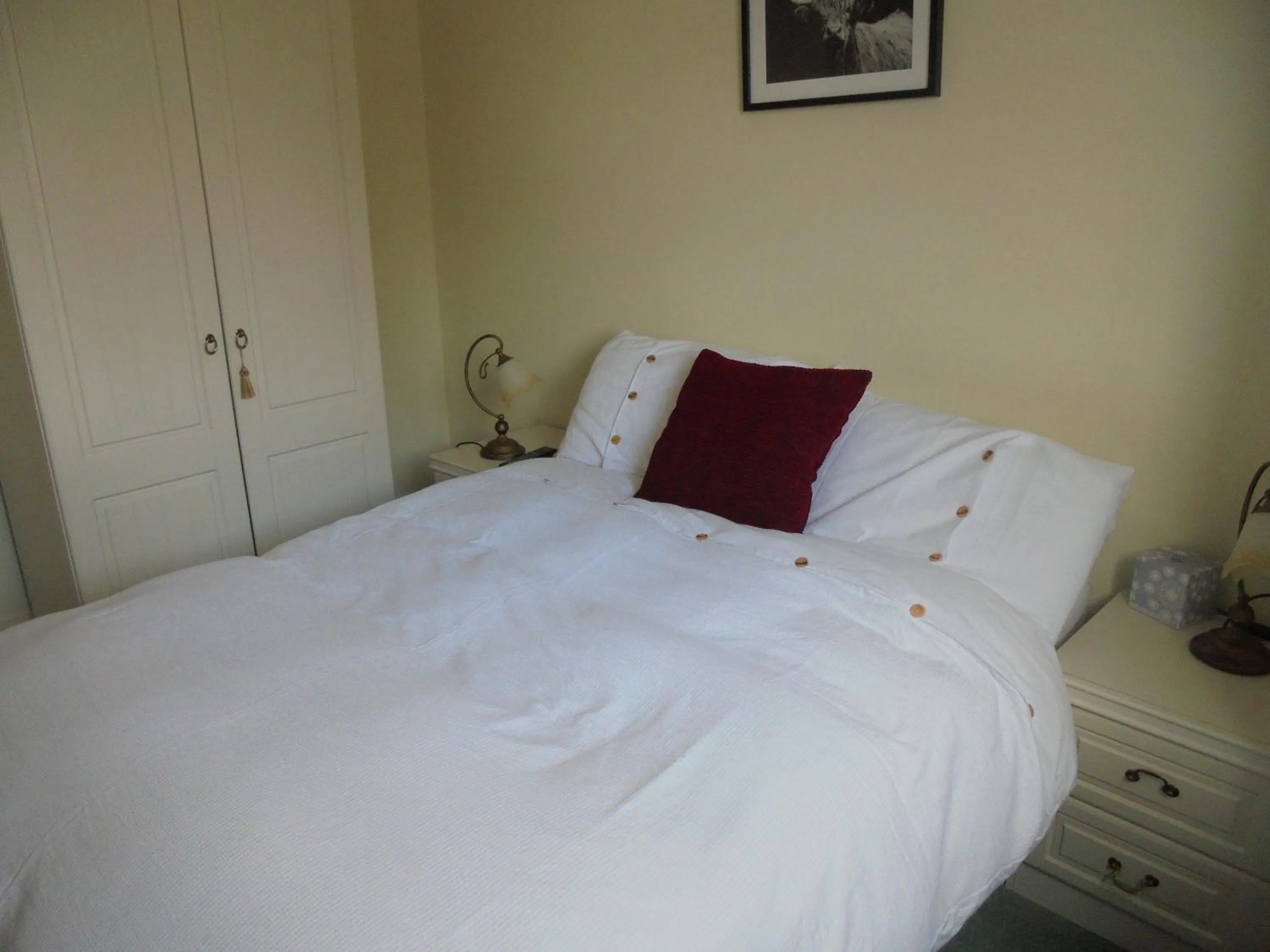 Bed in Avondale House