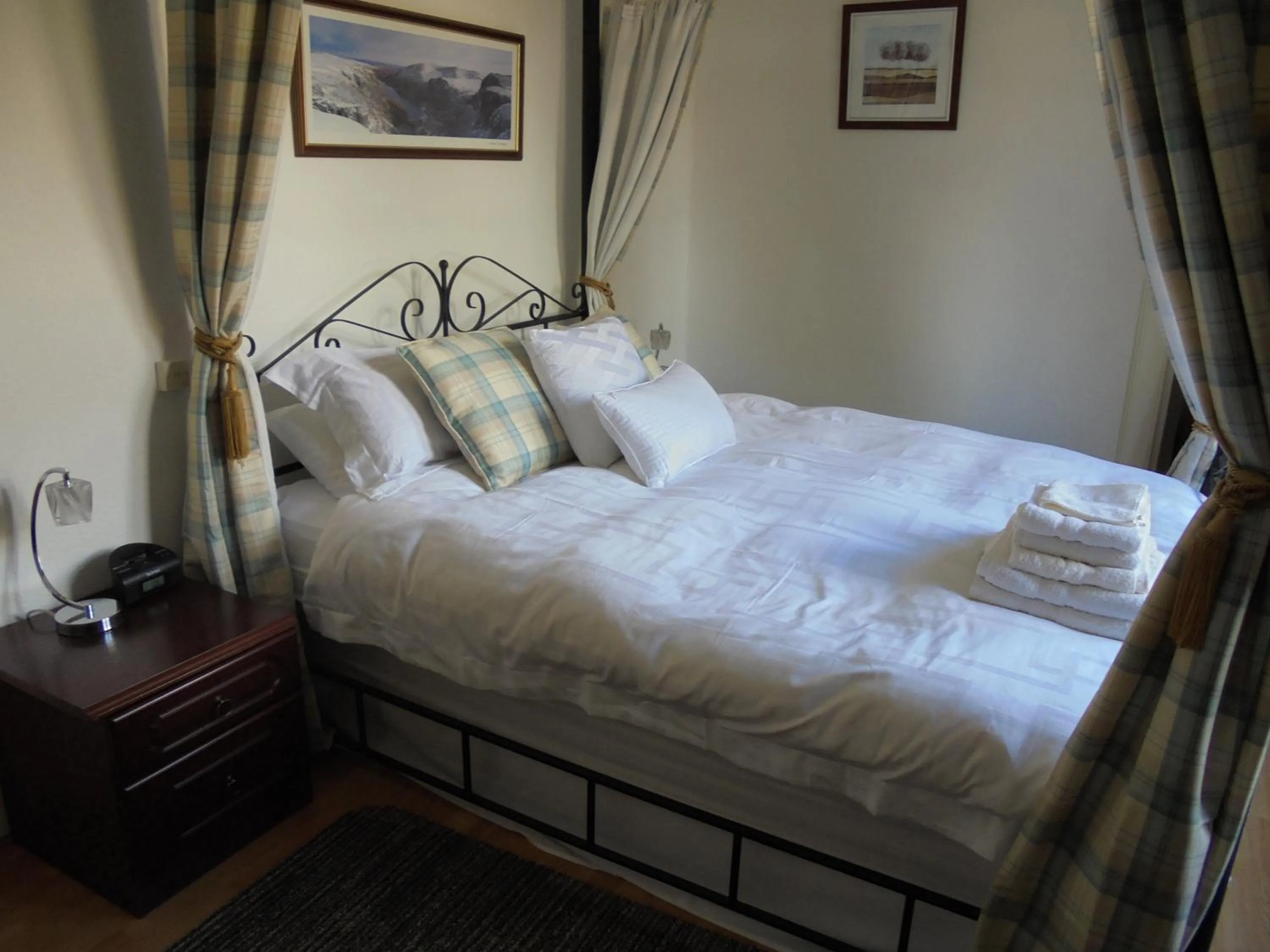 Bed in Avondale House