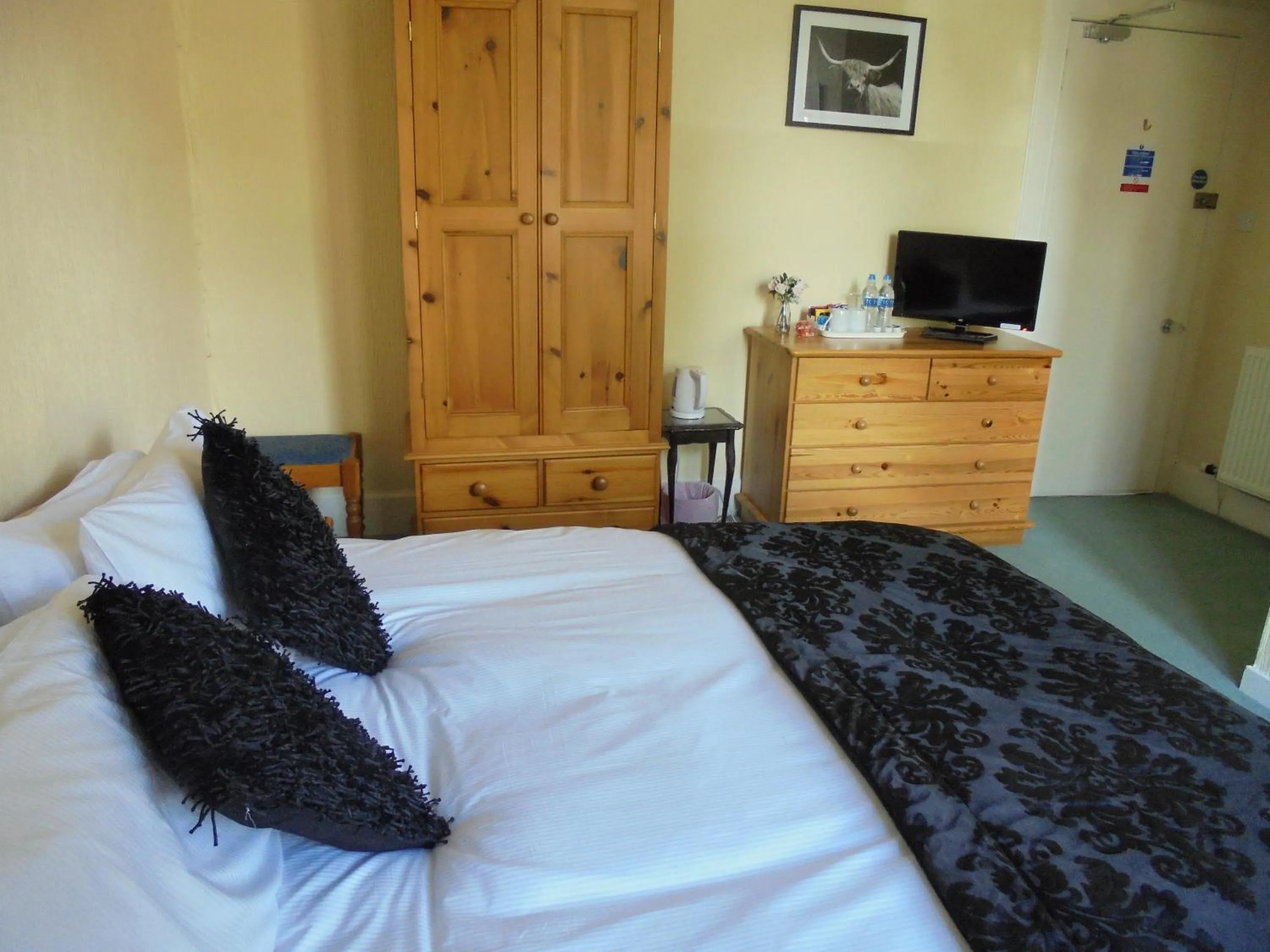 Bed in Avondale House