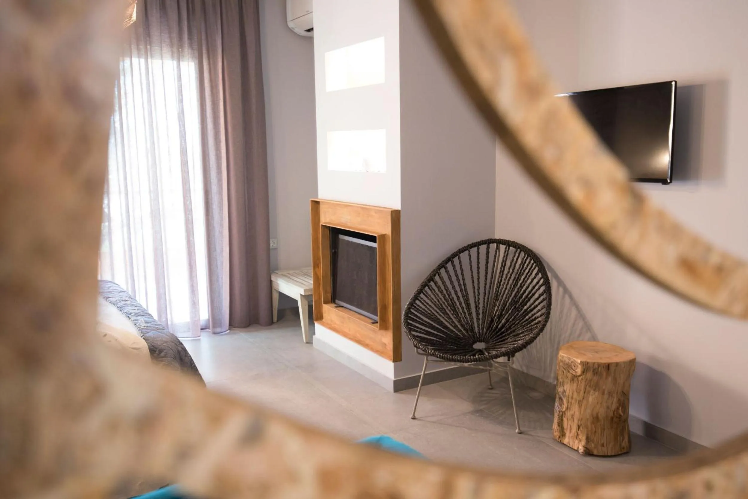 TV and multimedia in Kanathos Pigi