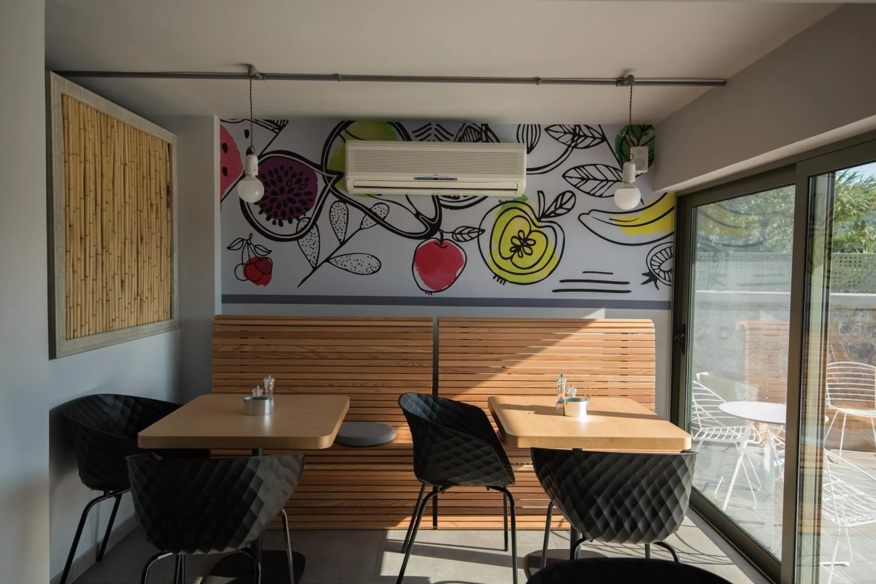 Restaurant/places to eat in Kanathos Pigi