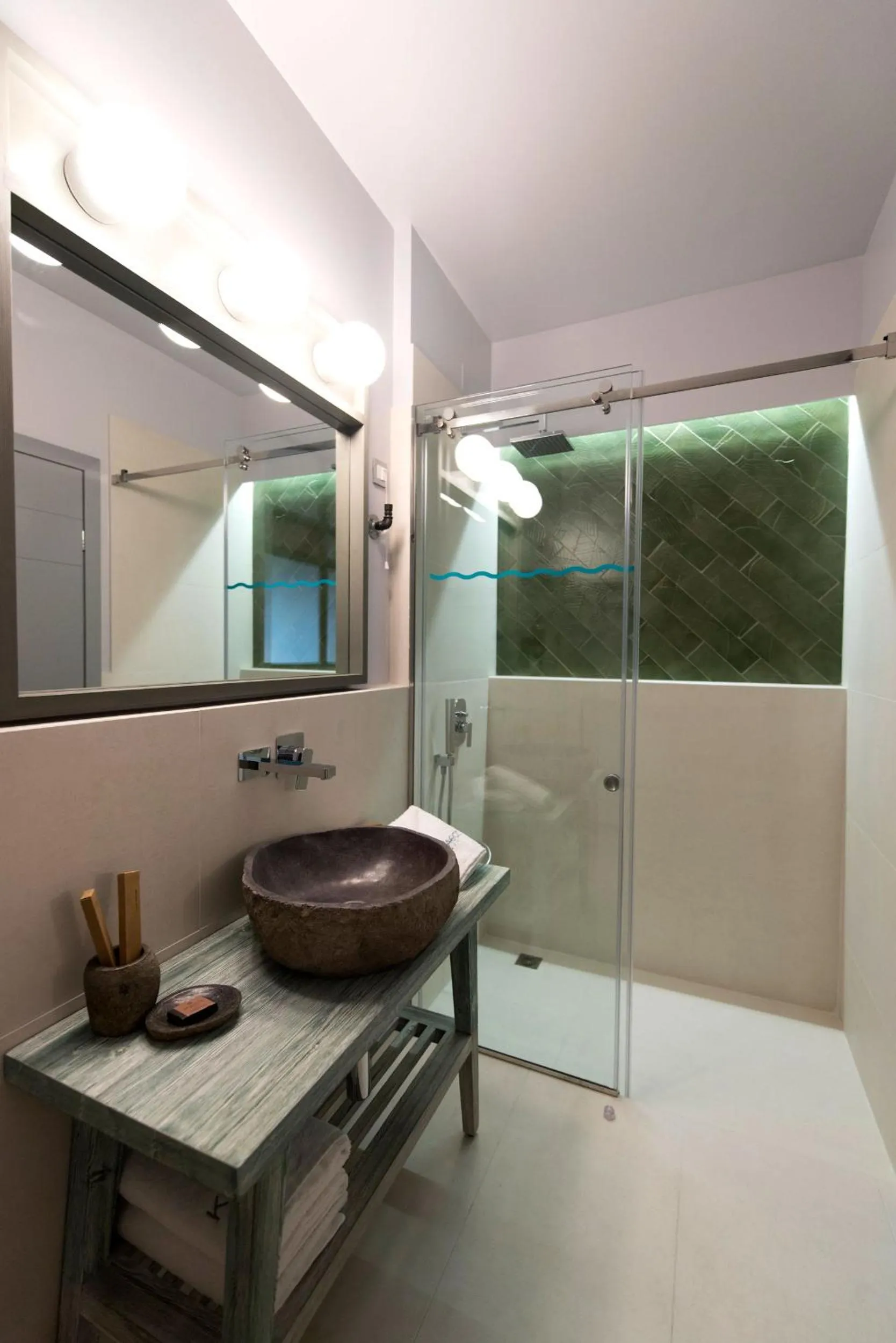 Shower in Kanathos Pigi