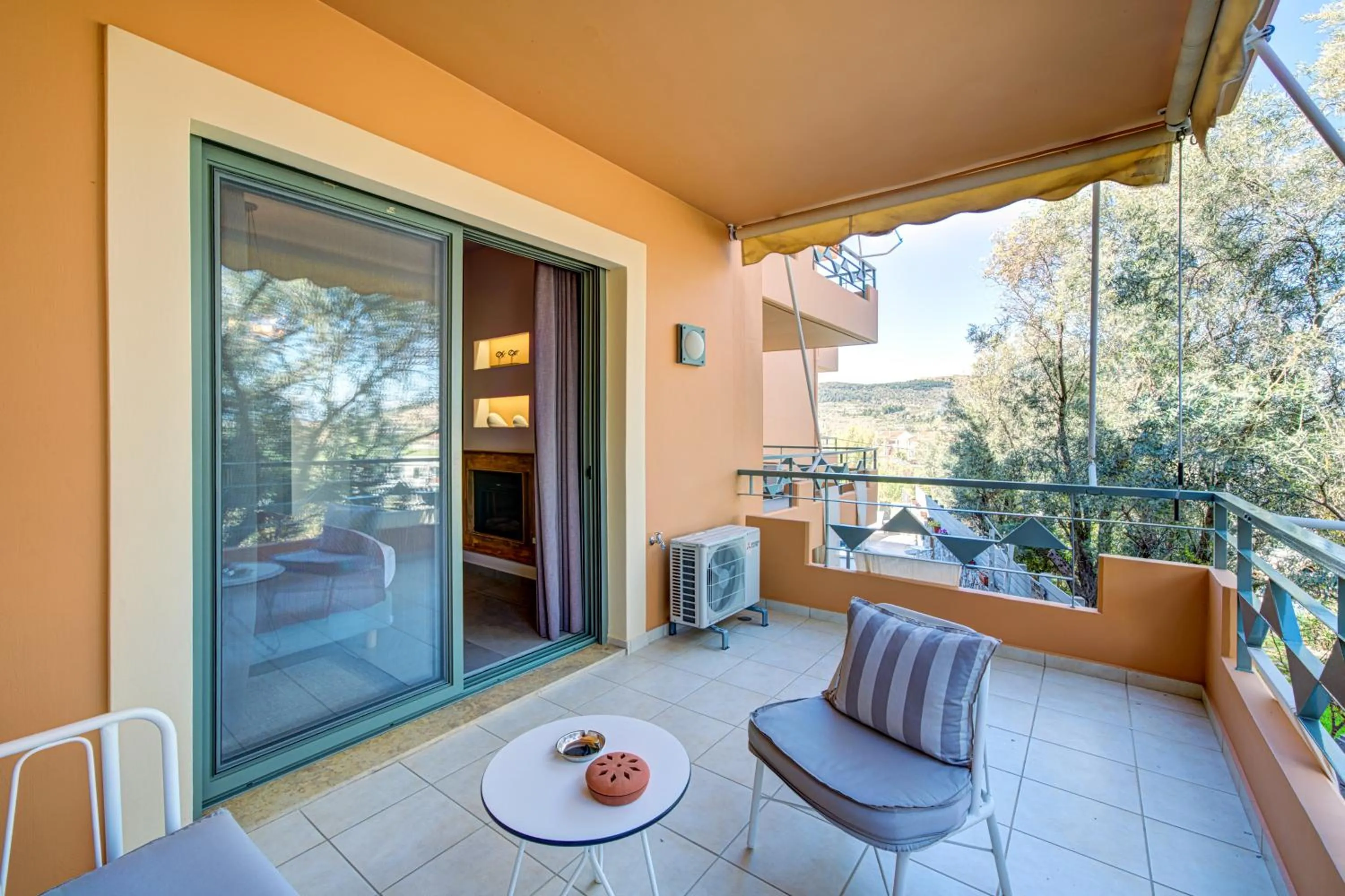 Toilet in Kanathos Pigi