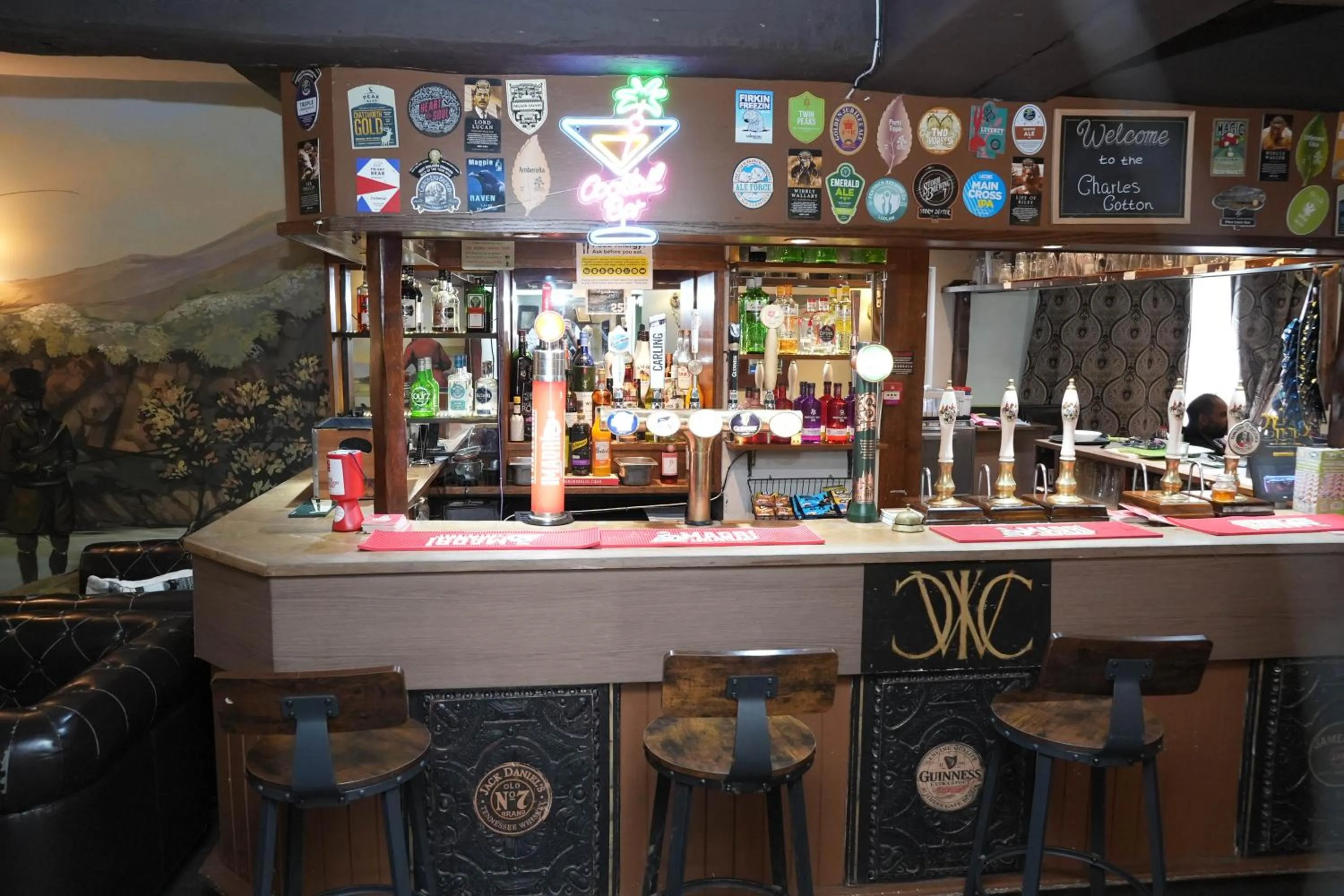 Restaurant/places to eat in Charles Cotton Hotel