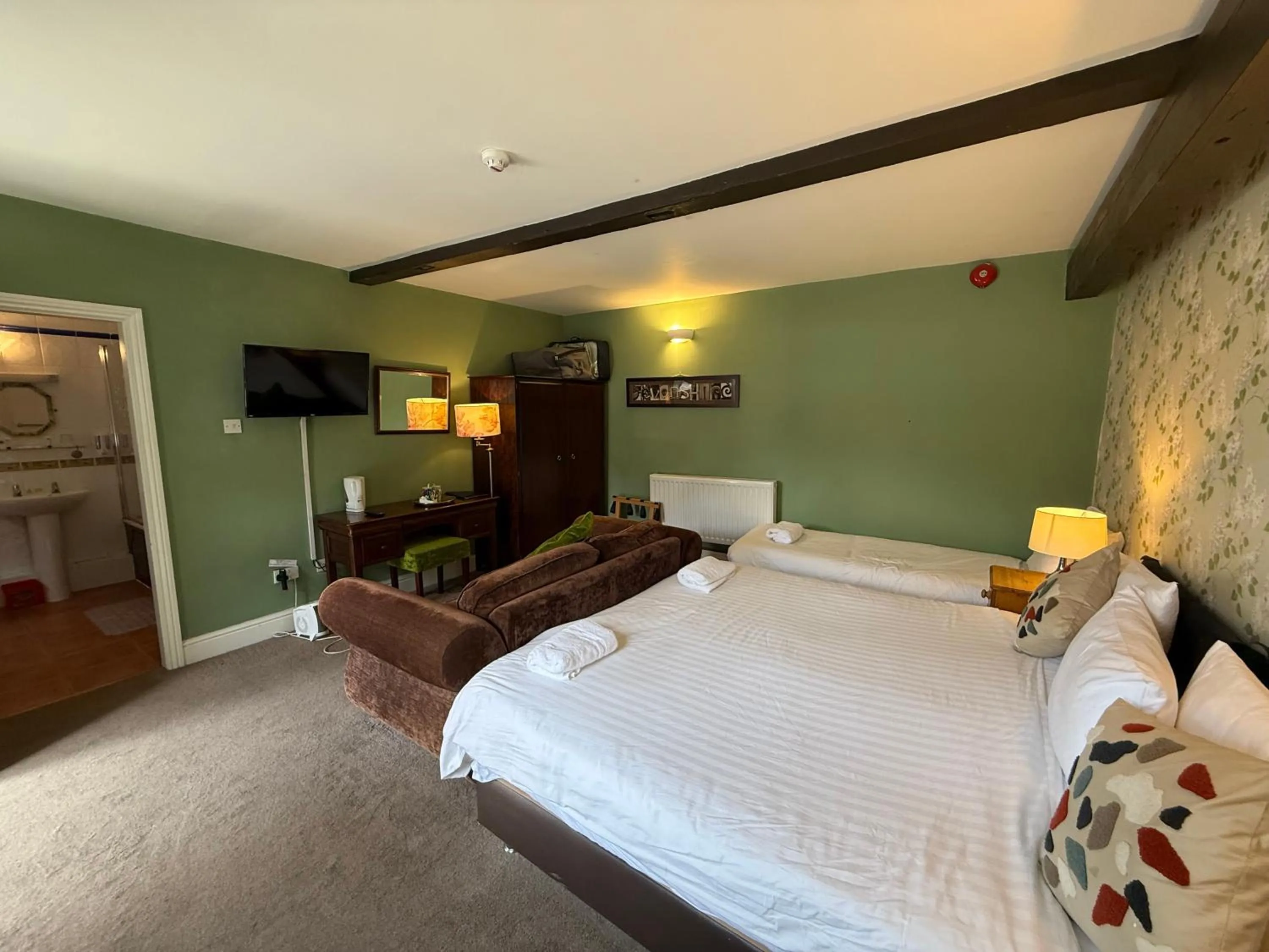 Bedroom, Bed in Charles Cotton Hotel