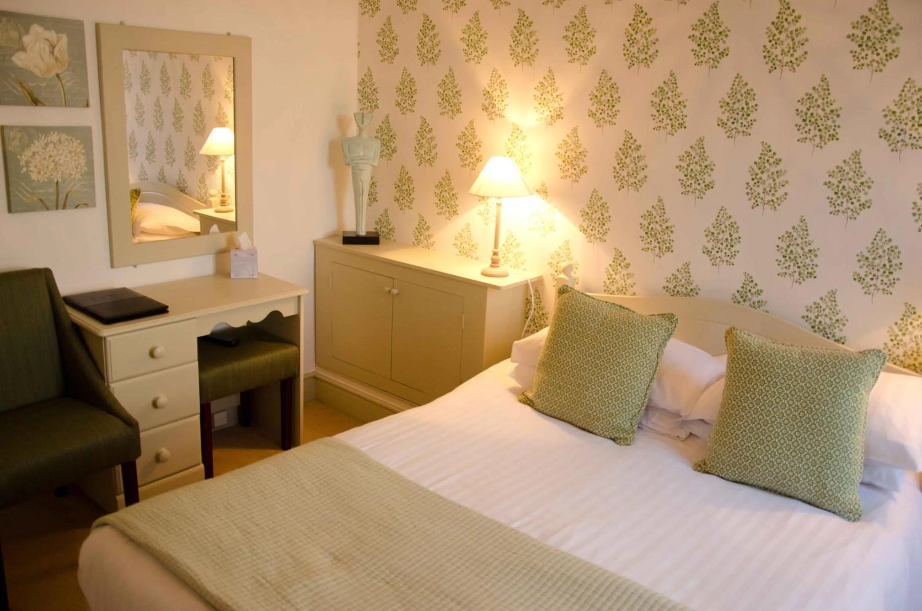 Photo of the whole room, Bed in Charles Cotton Hotel