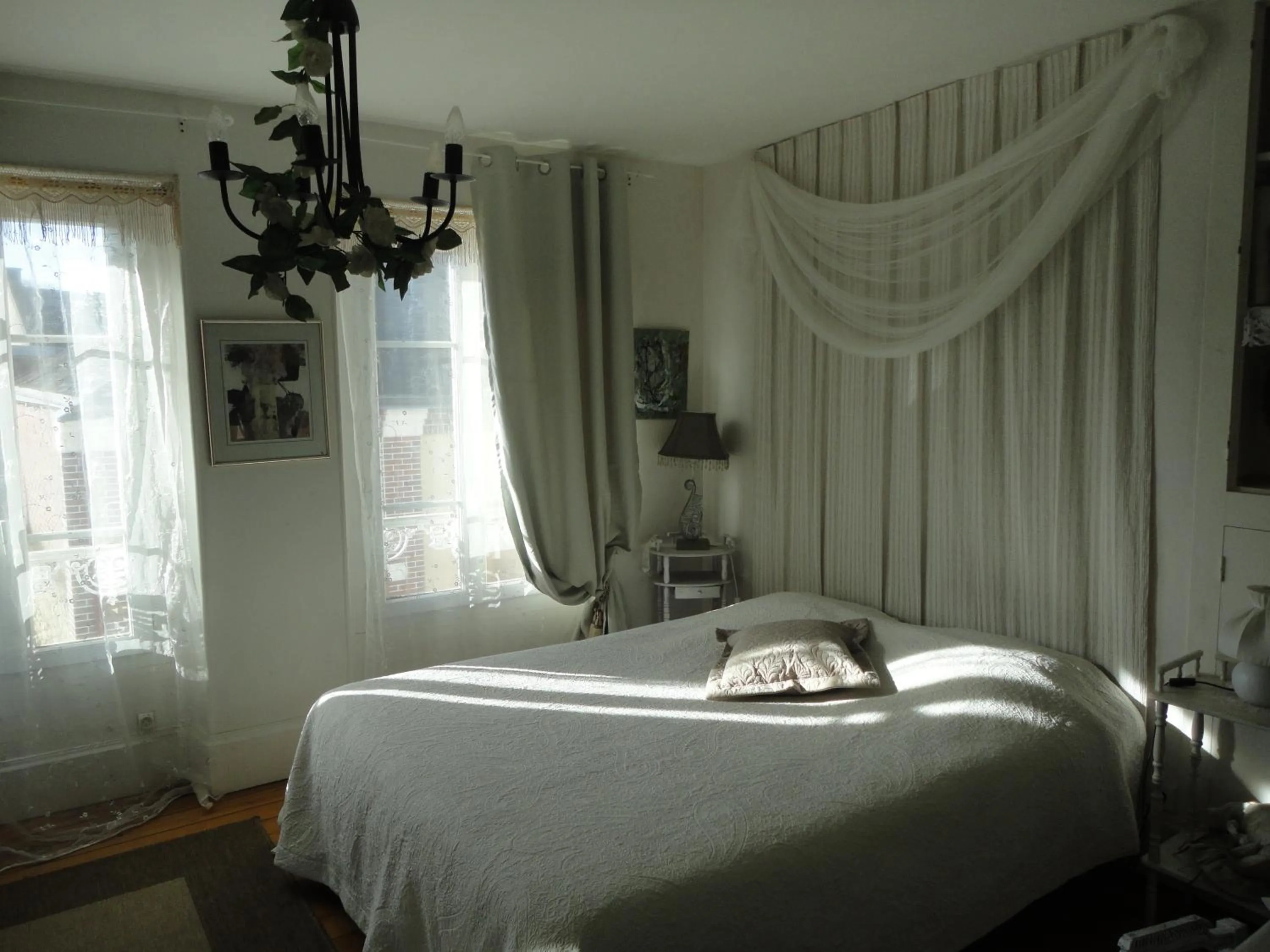 Photo of the whole room, Bed in La Maison d'Hocquincourt