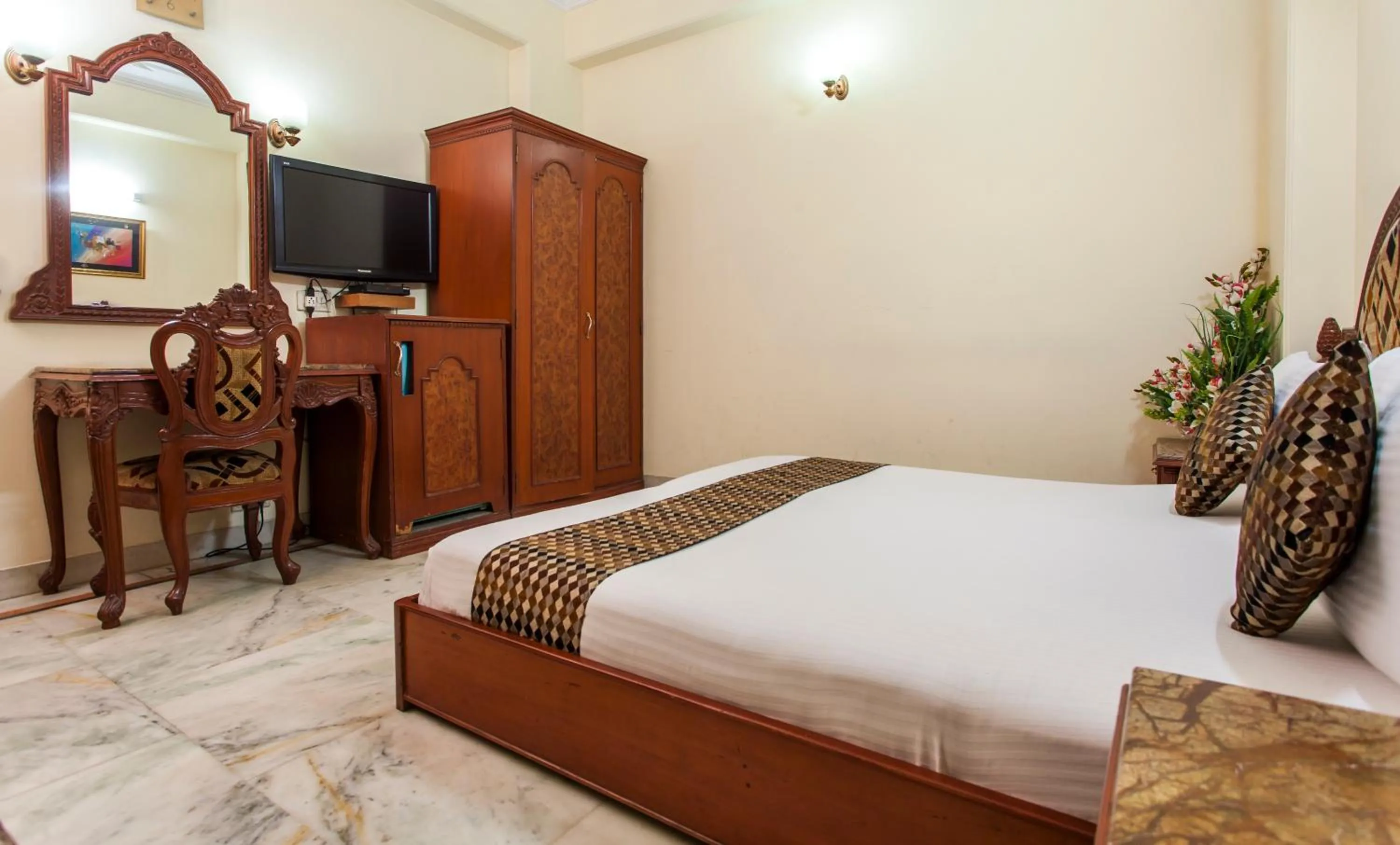 Bedroom, Bed in Hotel Sunstar Residency