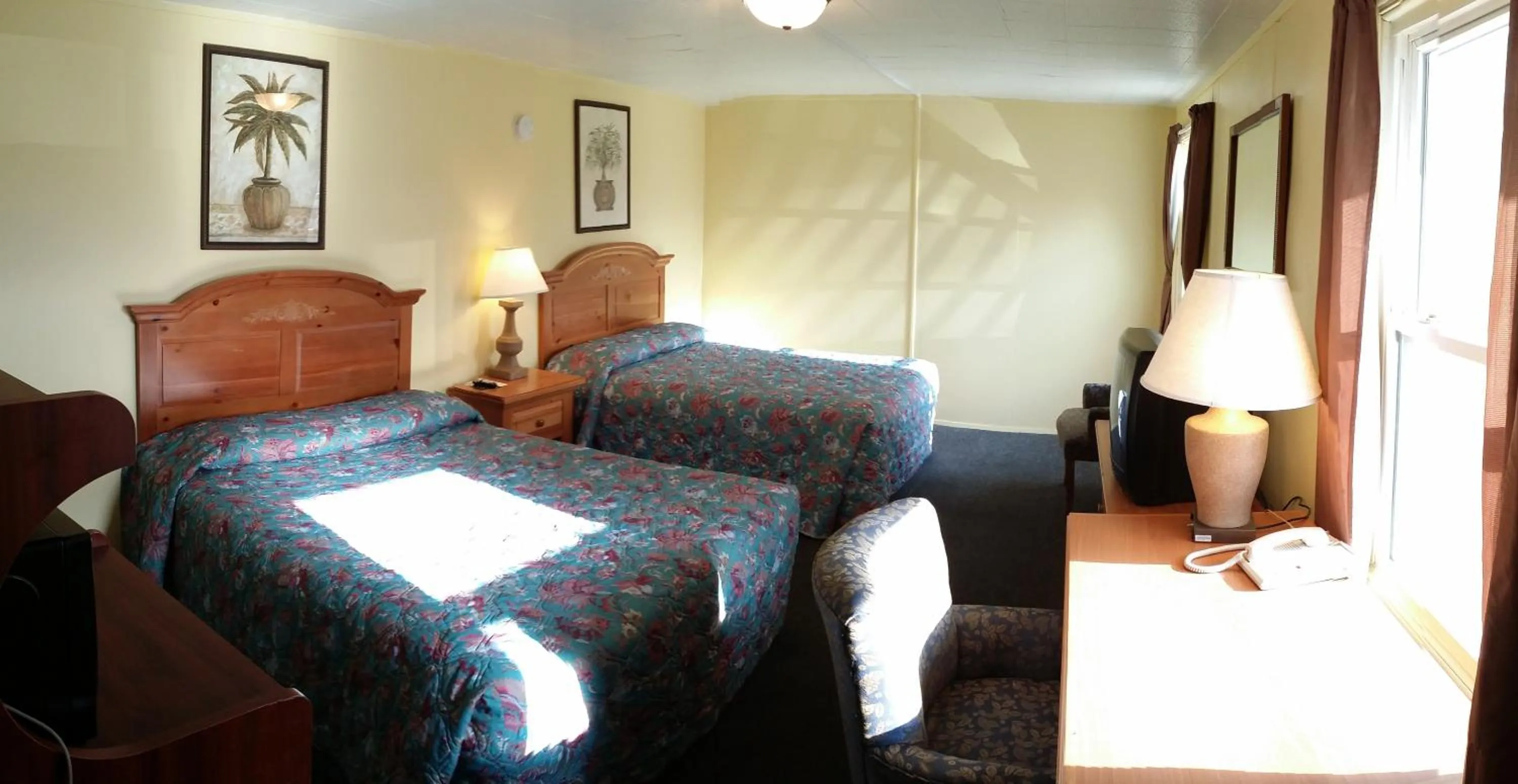 Day, Bed in Rodeway Inn La Crosse