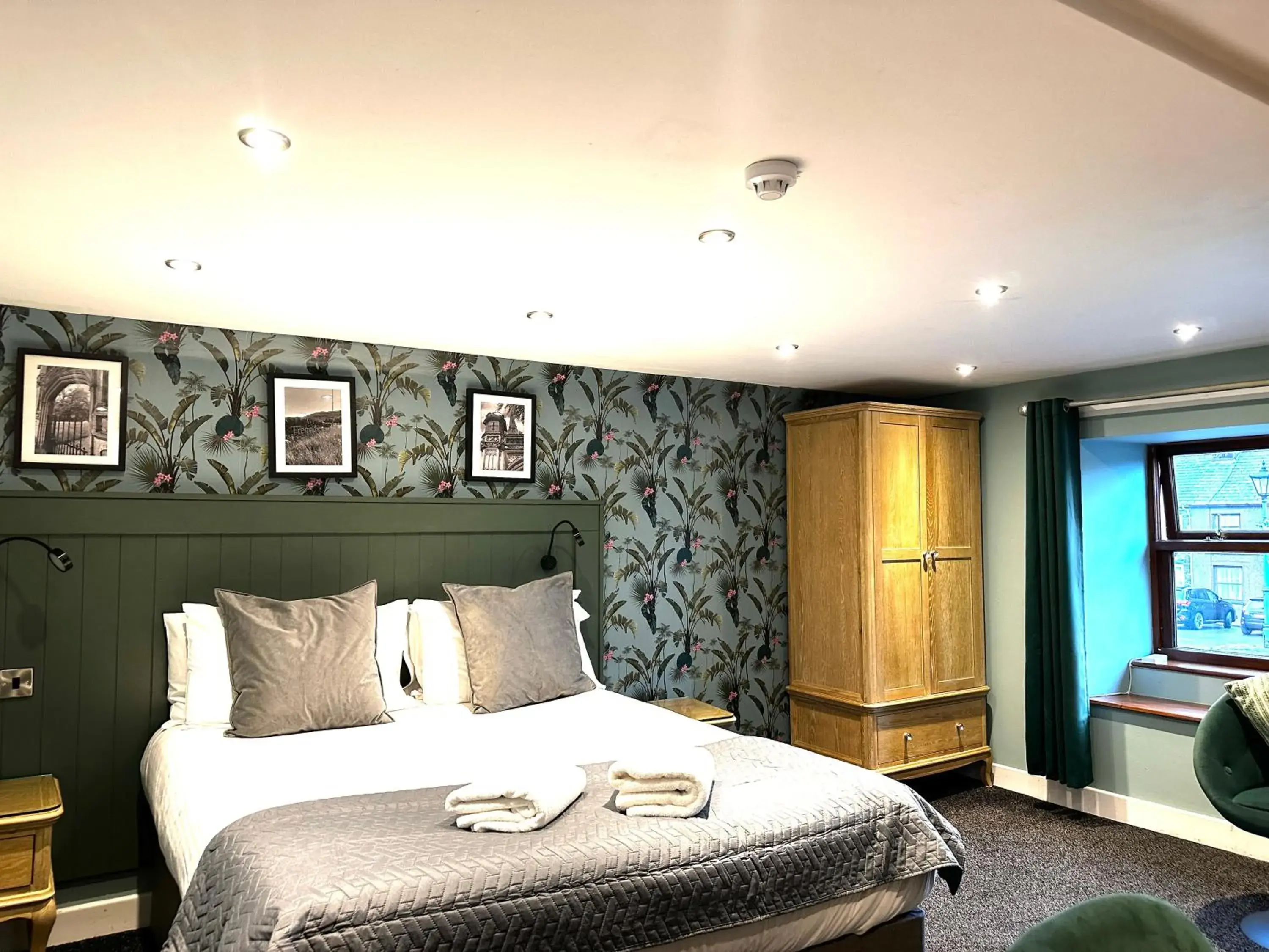 Deluxe Double or Twin Room in The Golden Fleece Inn Deluxe Double or Twin Room in The Golden Fleece Inn