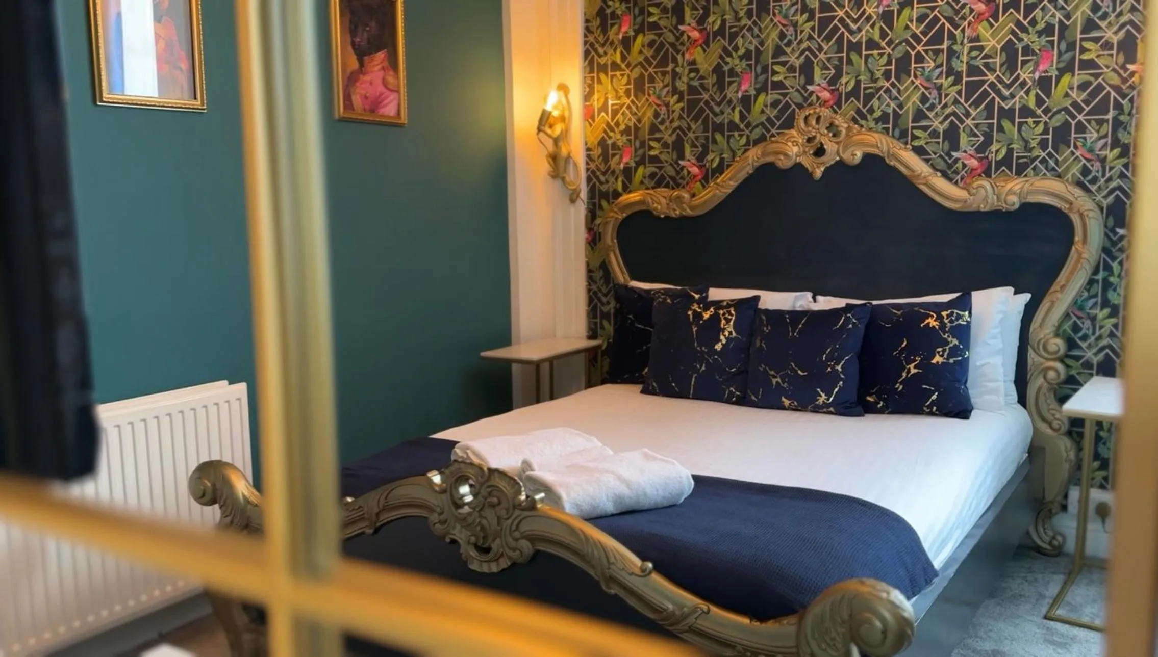 Bed in The Golden Fleece Inn