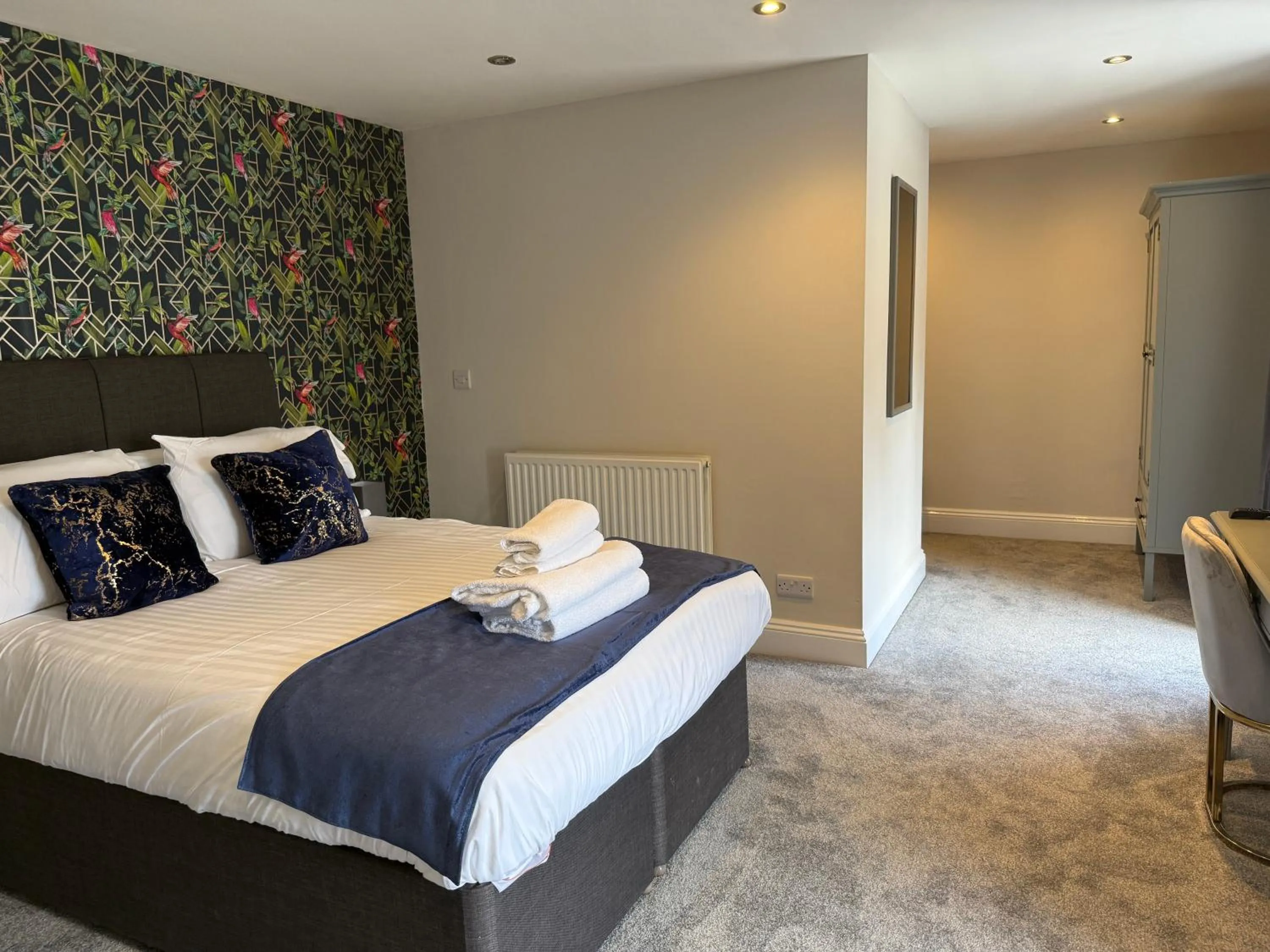 Bed in The Golden Fleece Inn