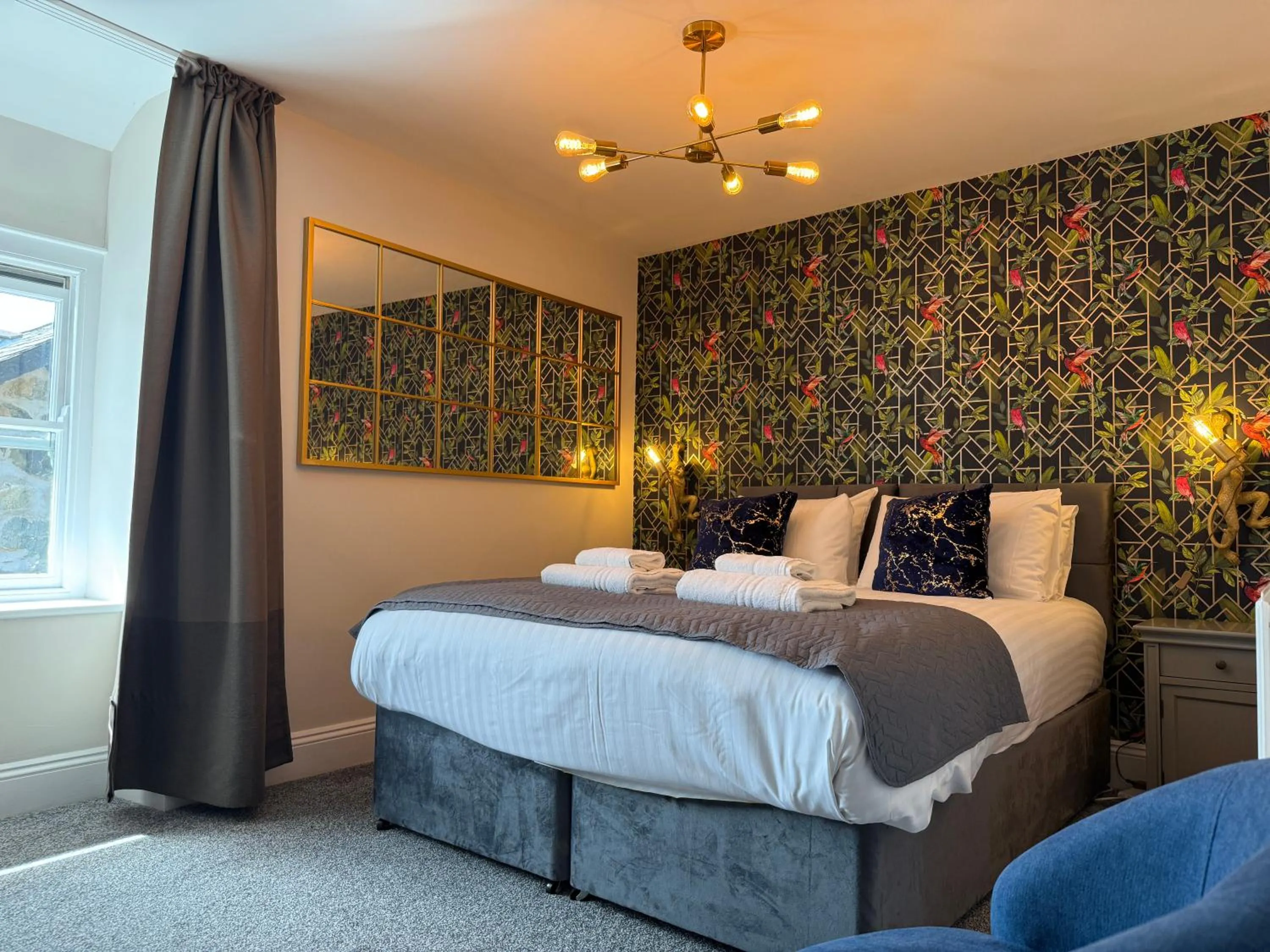 Bed in The Golden Fleece Inn