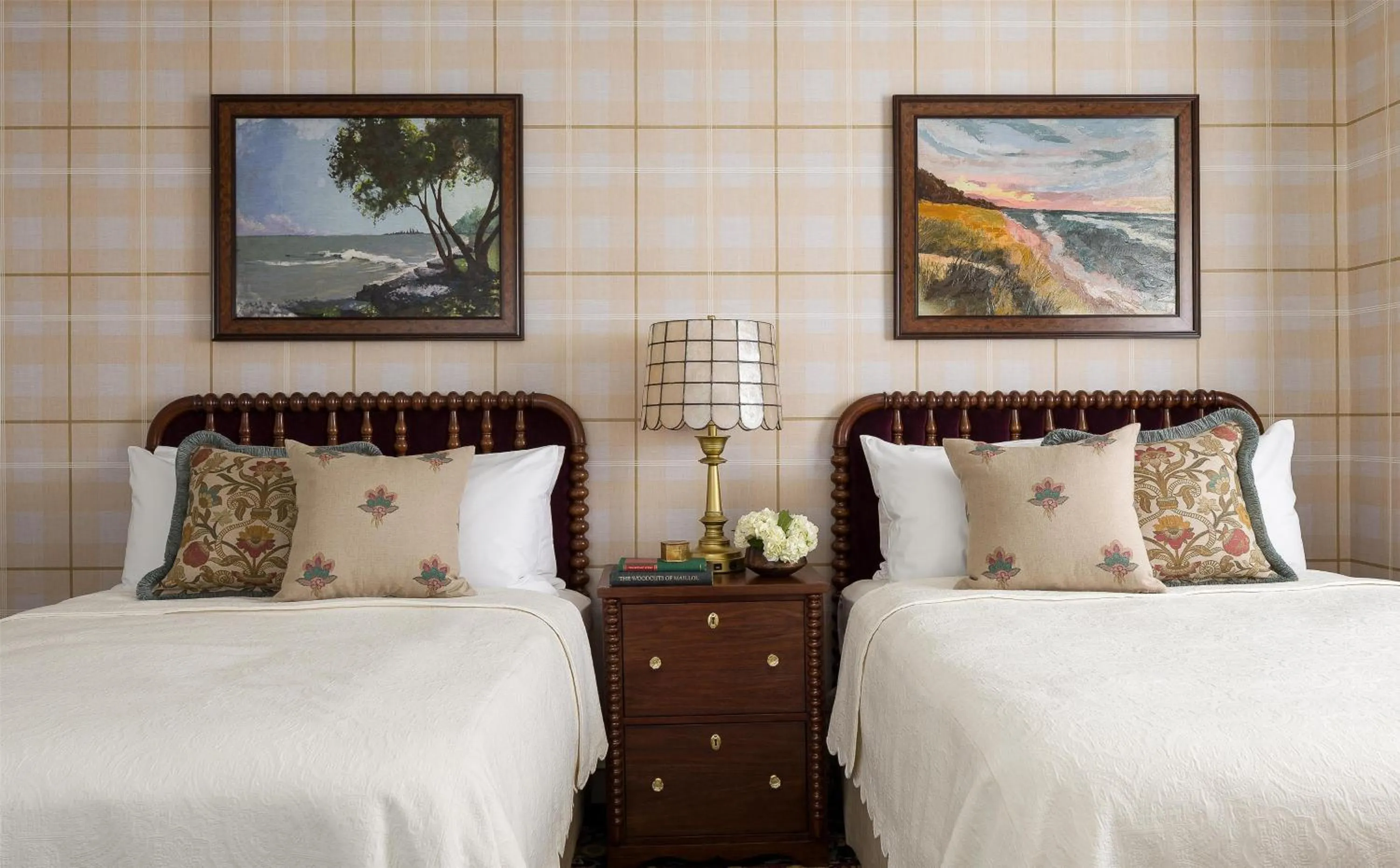 Bed in Graduate by Hilton Evanston