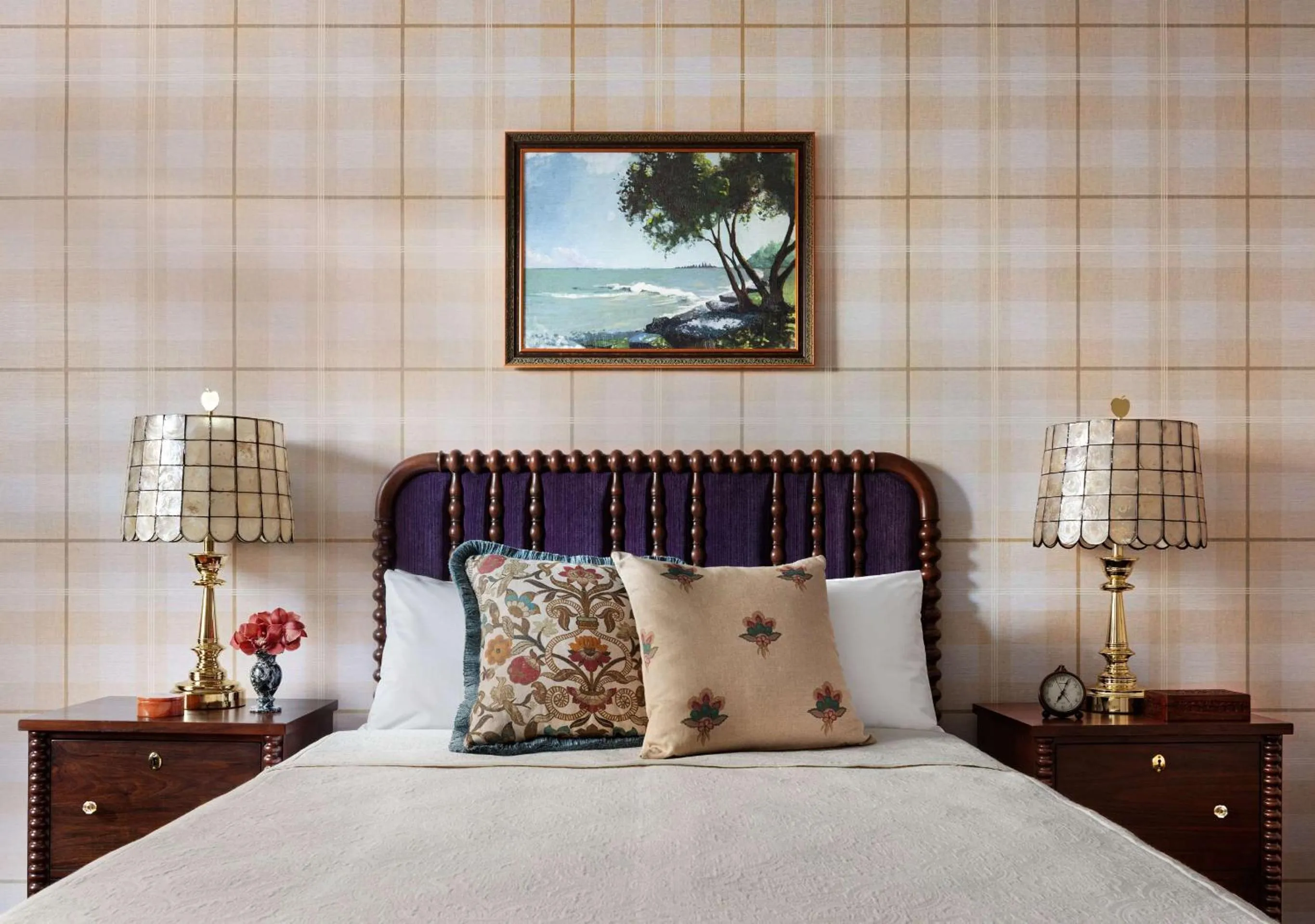 Bed in Graduate by Hilton Evanston