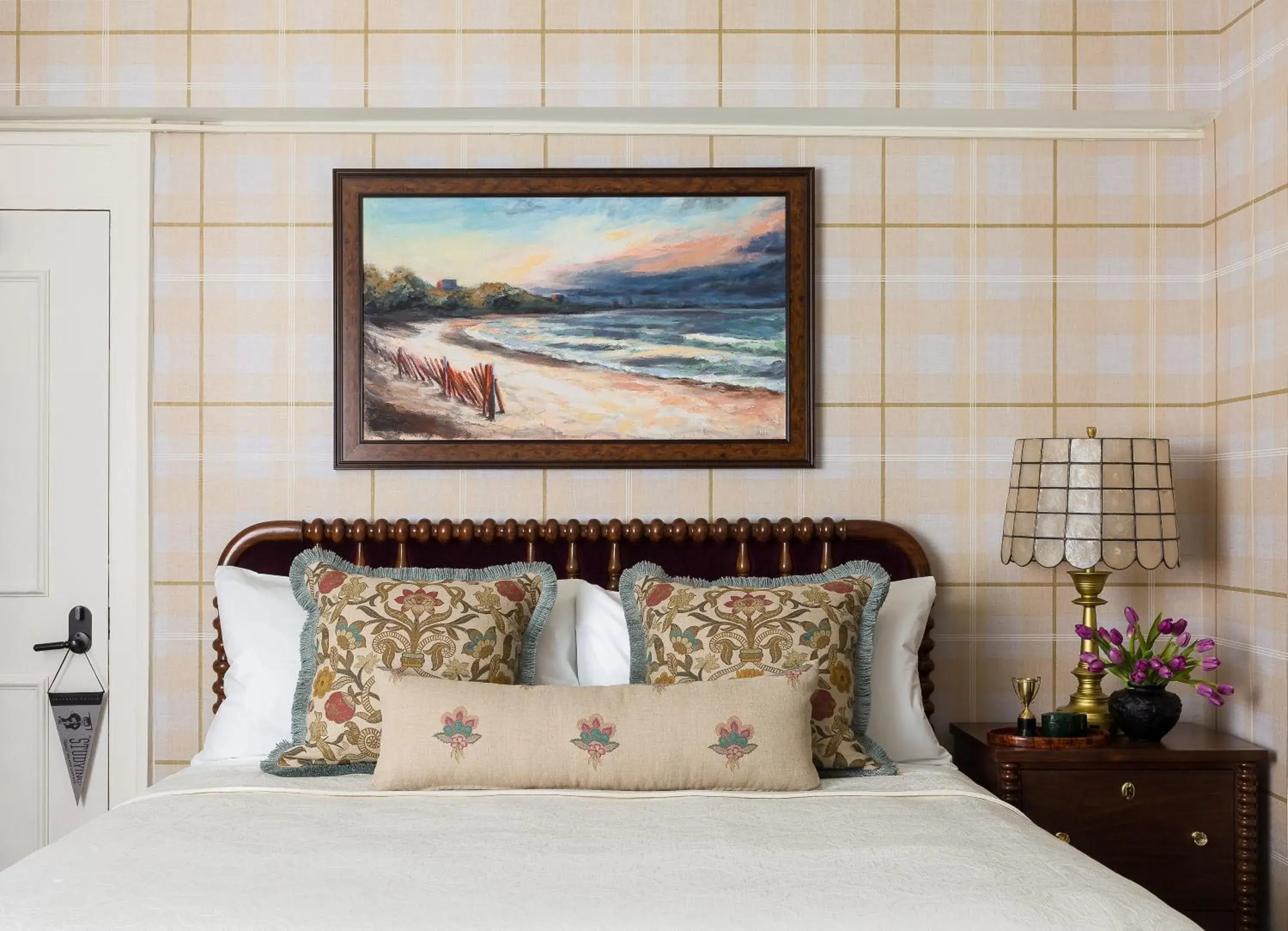 Queen Room in Graduate by Hilton Evanston Queen Room in Graduate by Hilton Evanston