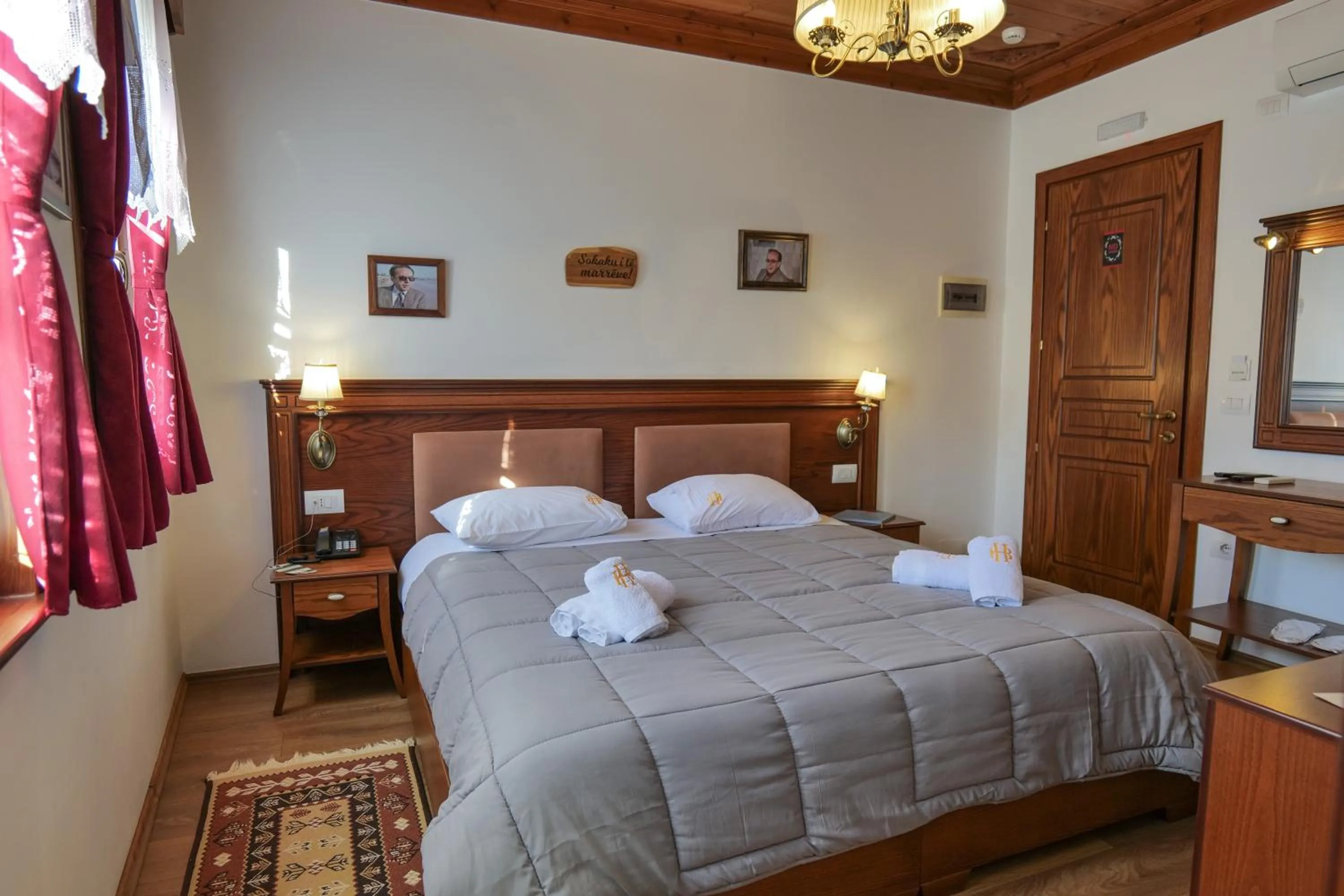 Photo of the whole room in Hotel Bineri