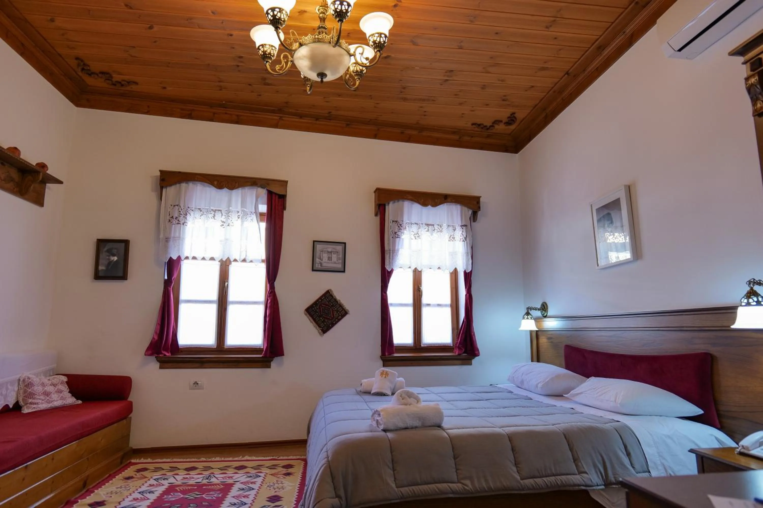 Photo of the whole room in Hotel Bineri