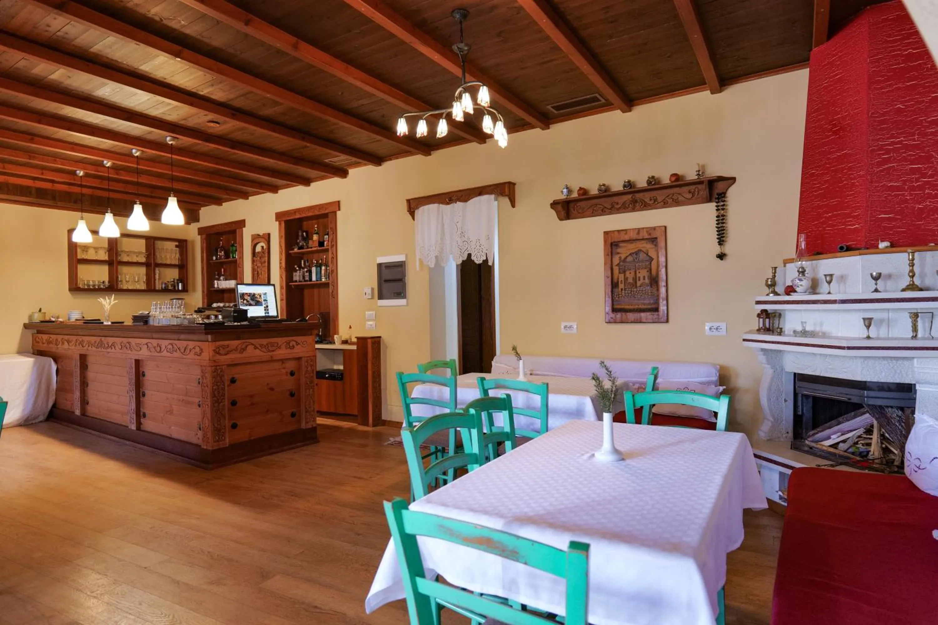 Restaurant/places to eat in Hotel Bineri