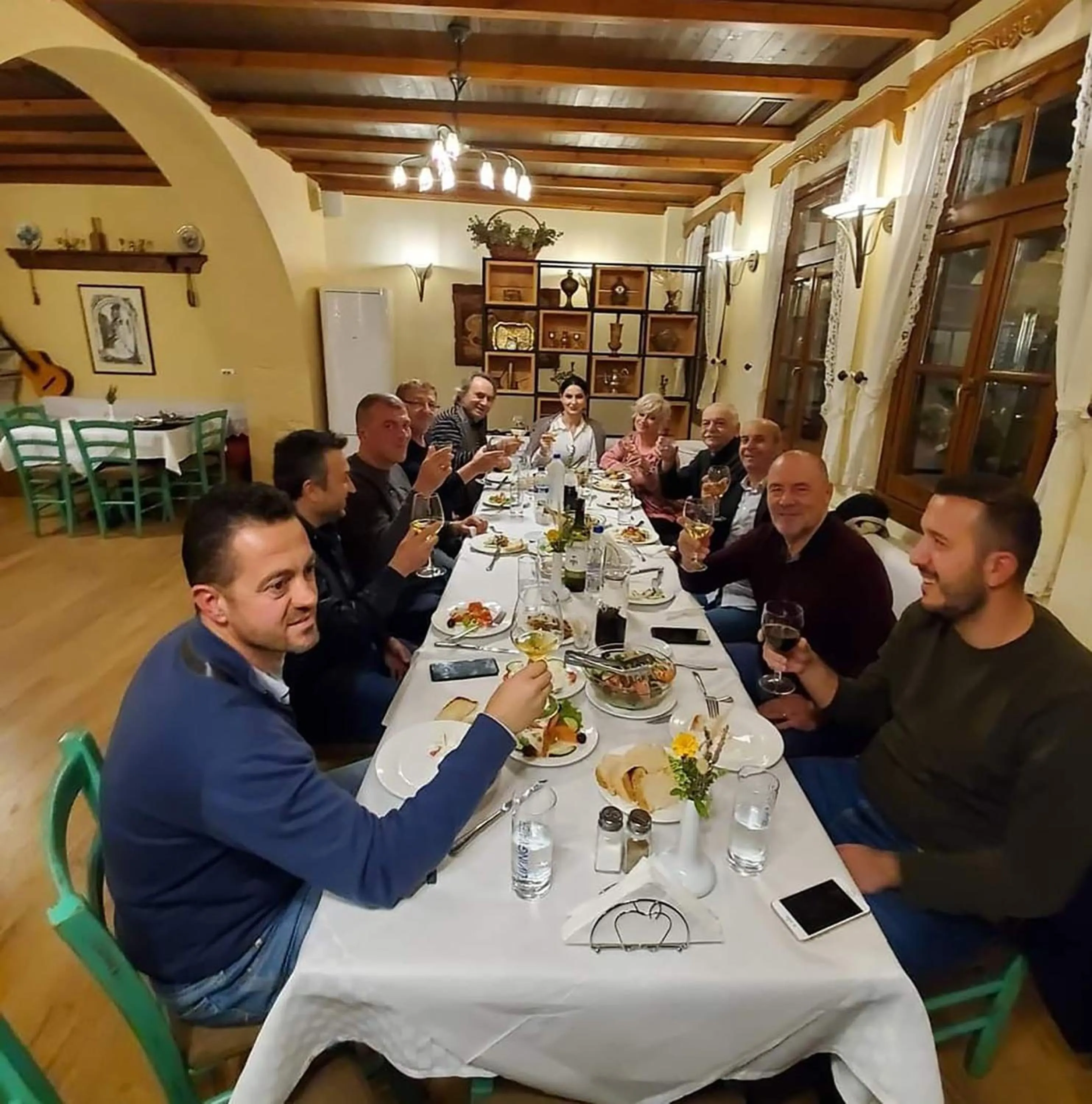 Restaurant/places to eat in Hotel Bineri