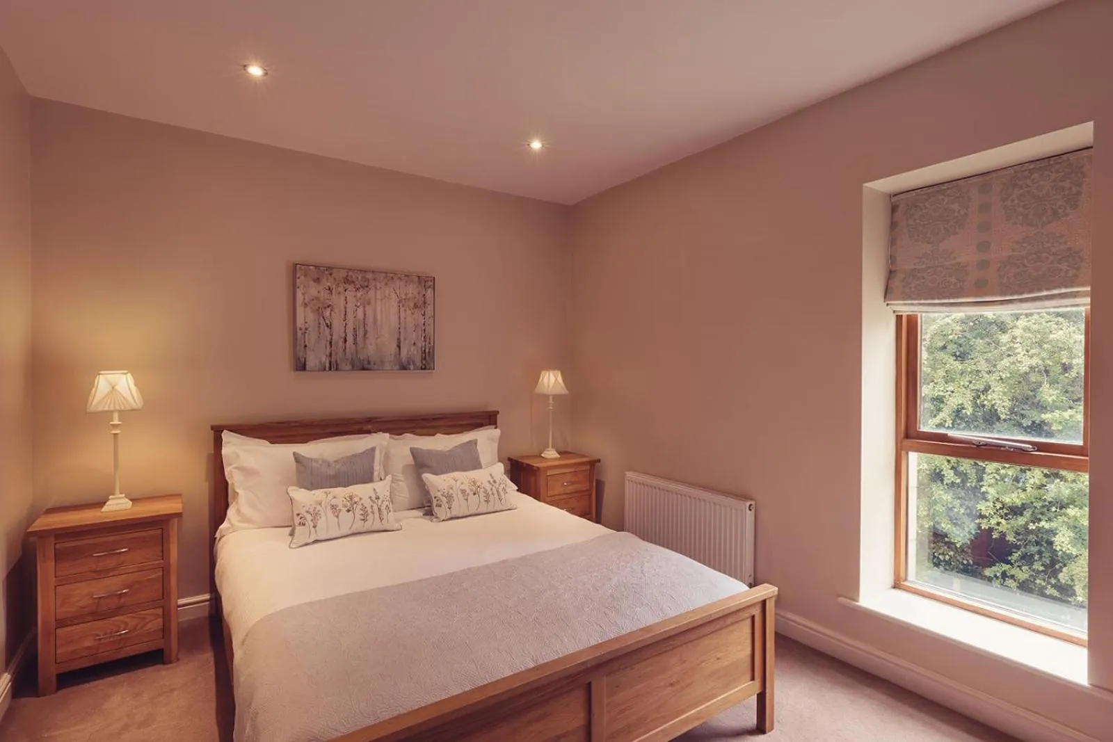 Bed in Longlands Inn & Cottages