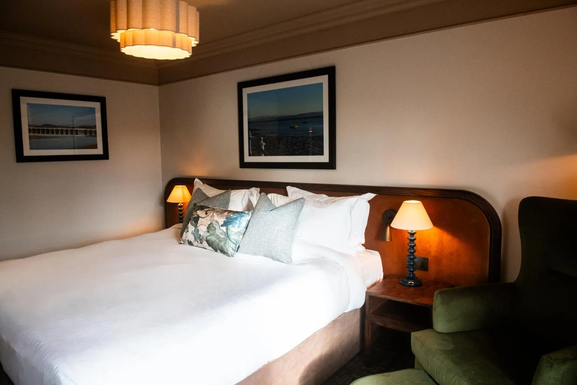 Bedroom, Bed in Longlands Inn & Cottages