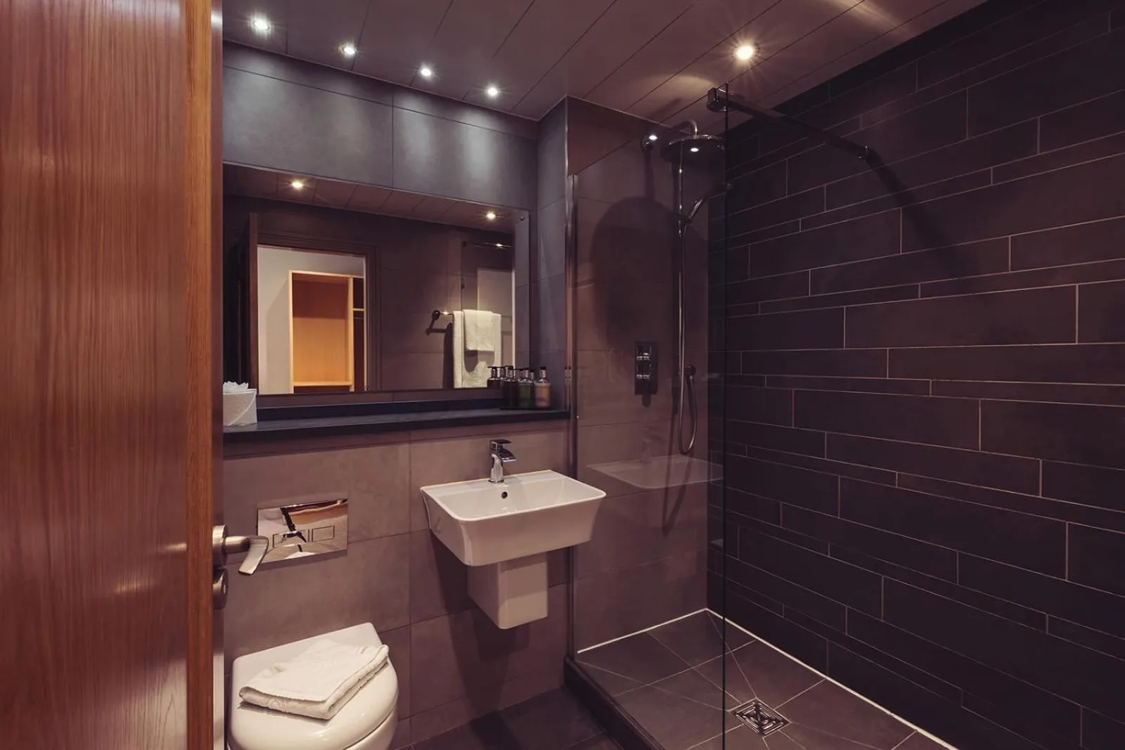 Longlands Inn & Cottages