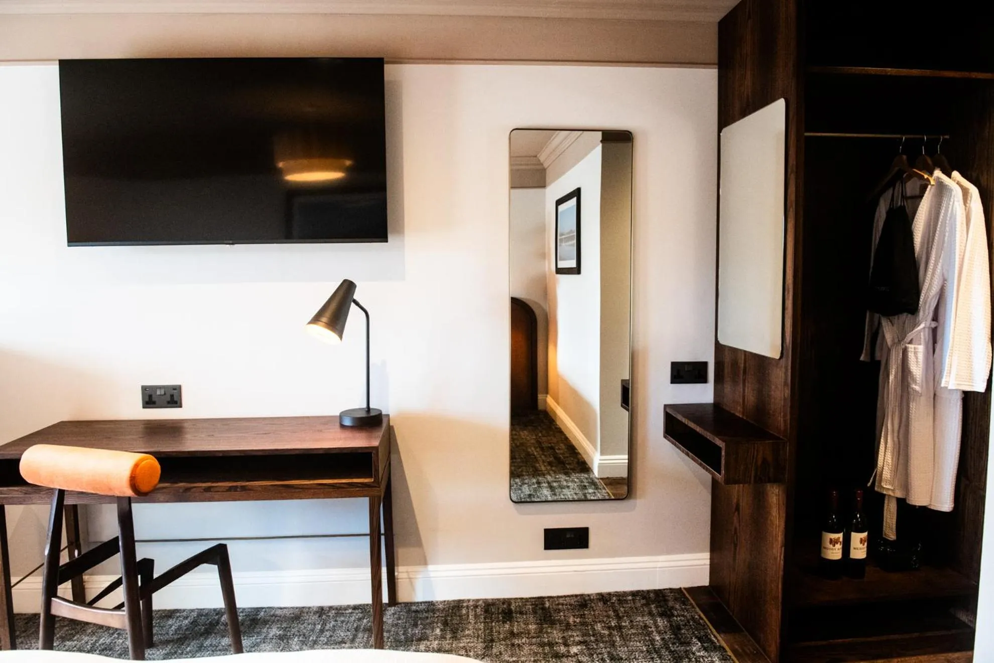 Longlands Inn & Cottages