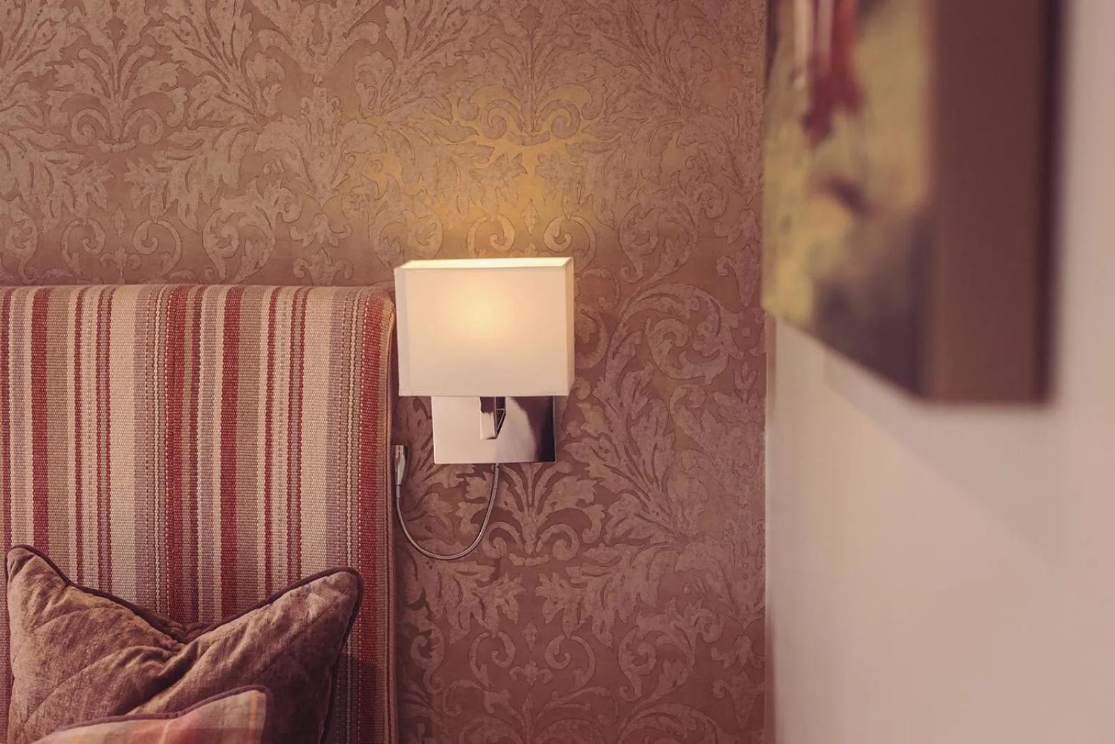 Longlands Inn & Cottages