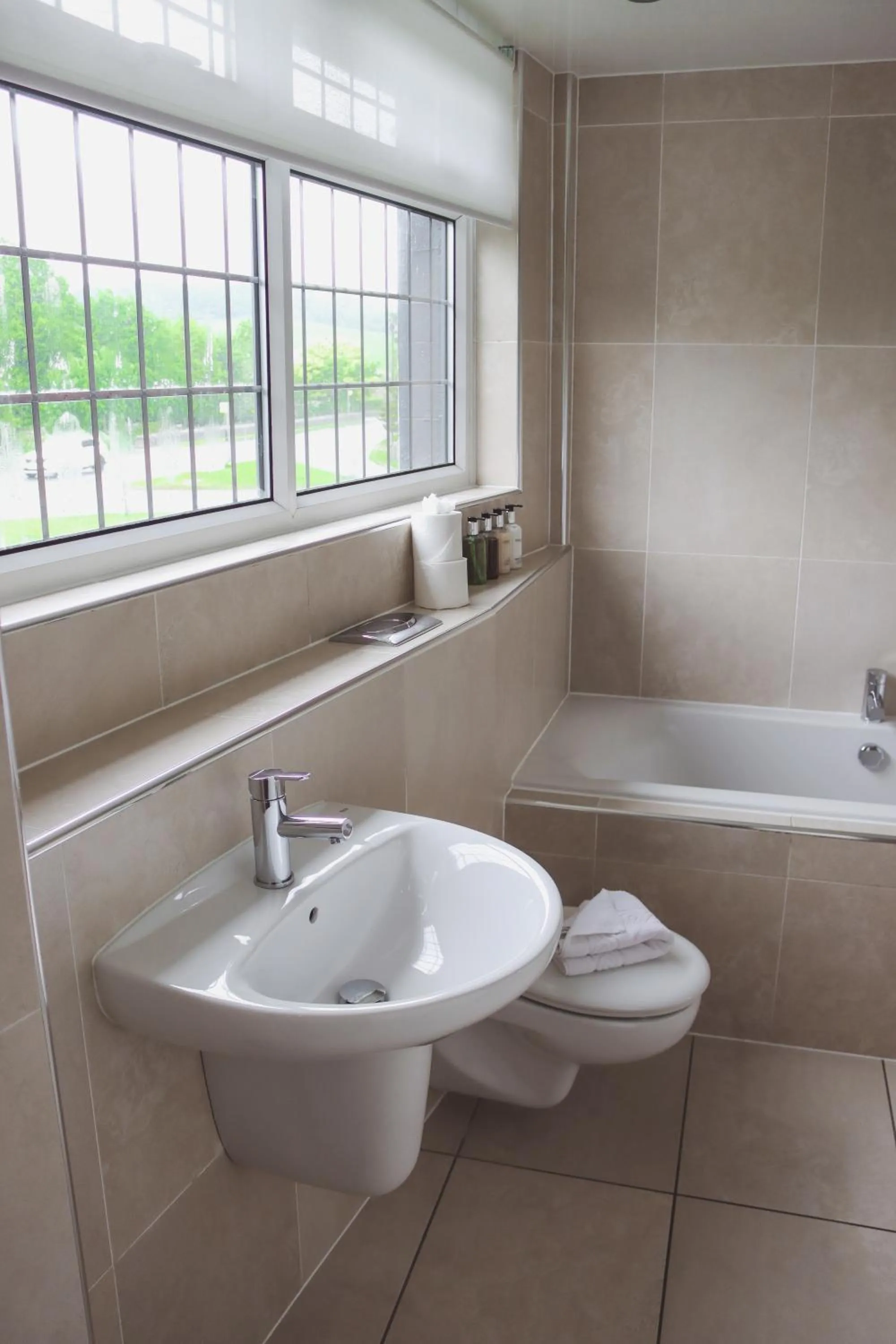 Longlands Inn & Cottages