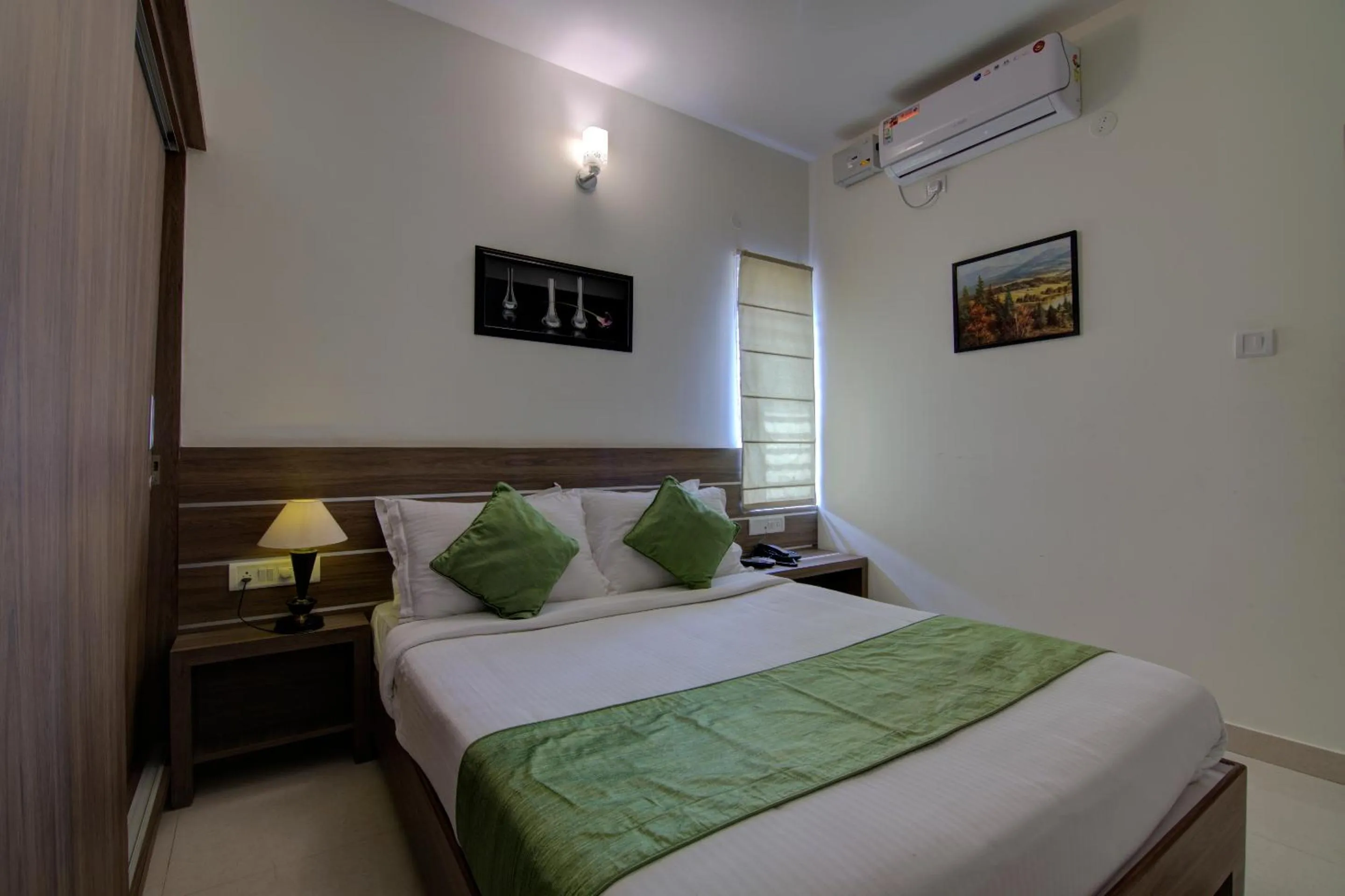 Bed in Sunshine Suites-Premium