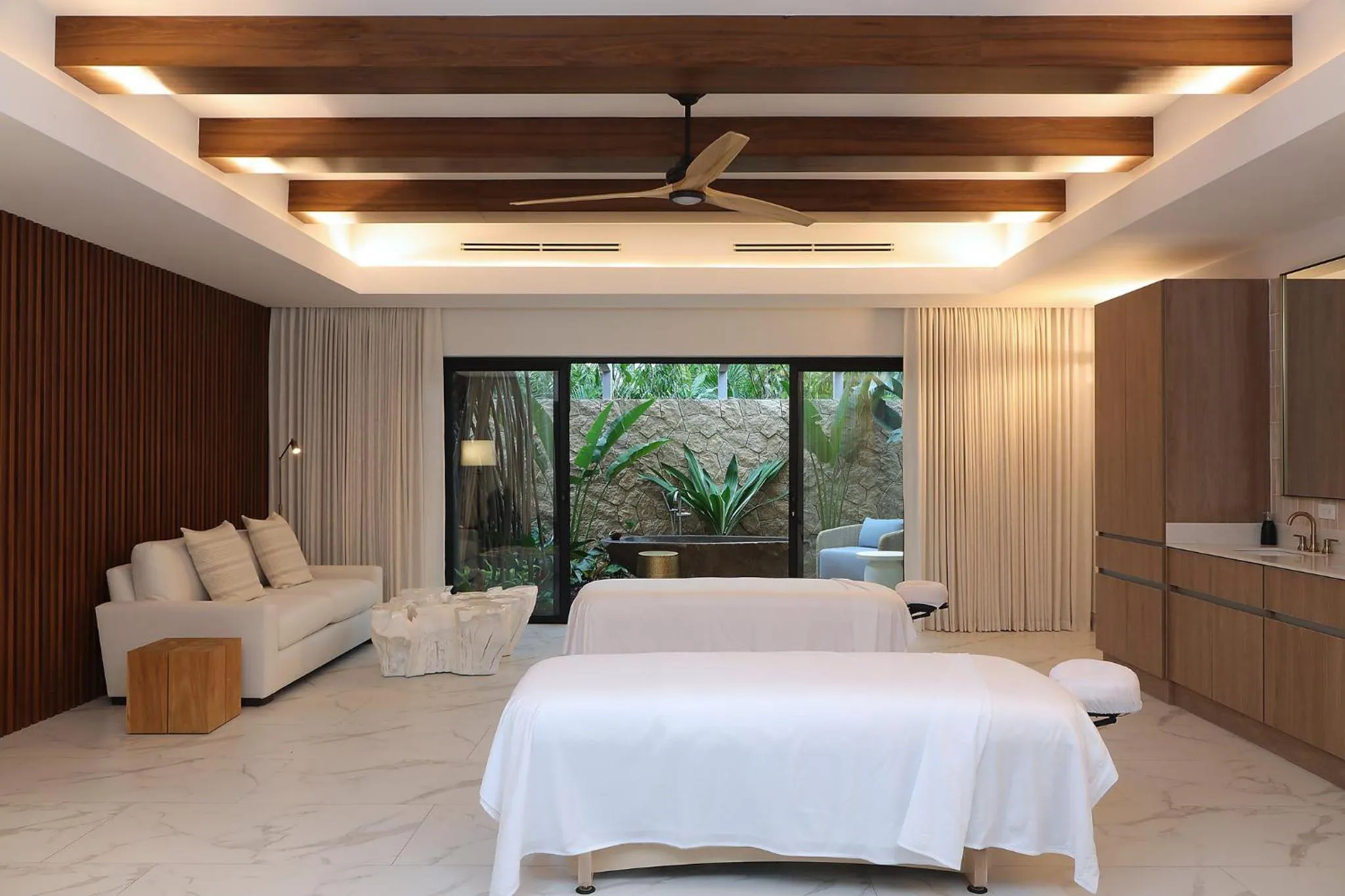 Spa and wellness centre/facilities, Bed in InterContinental Costa Rica at Multiplaza Mall by IHG